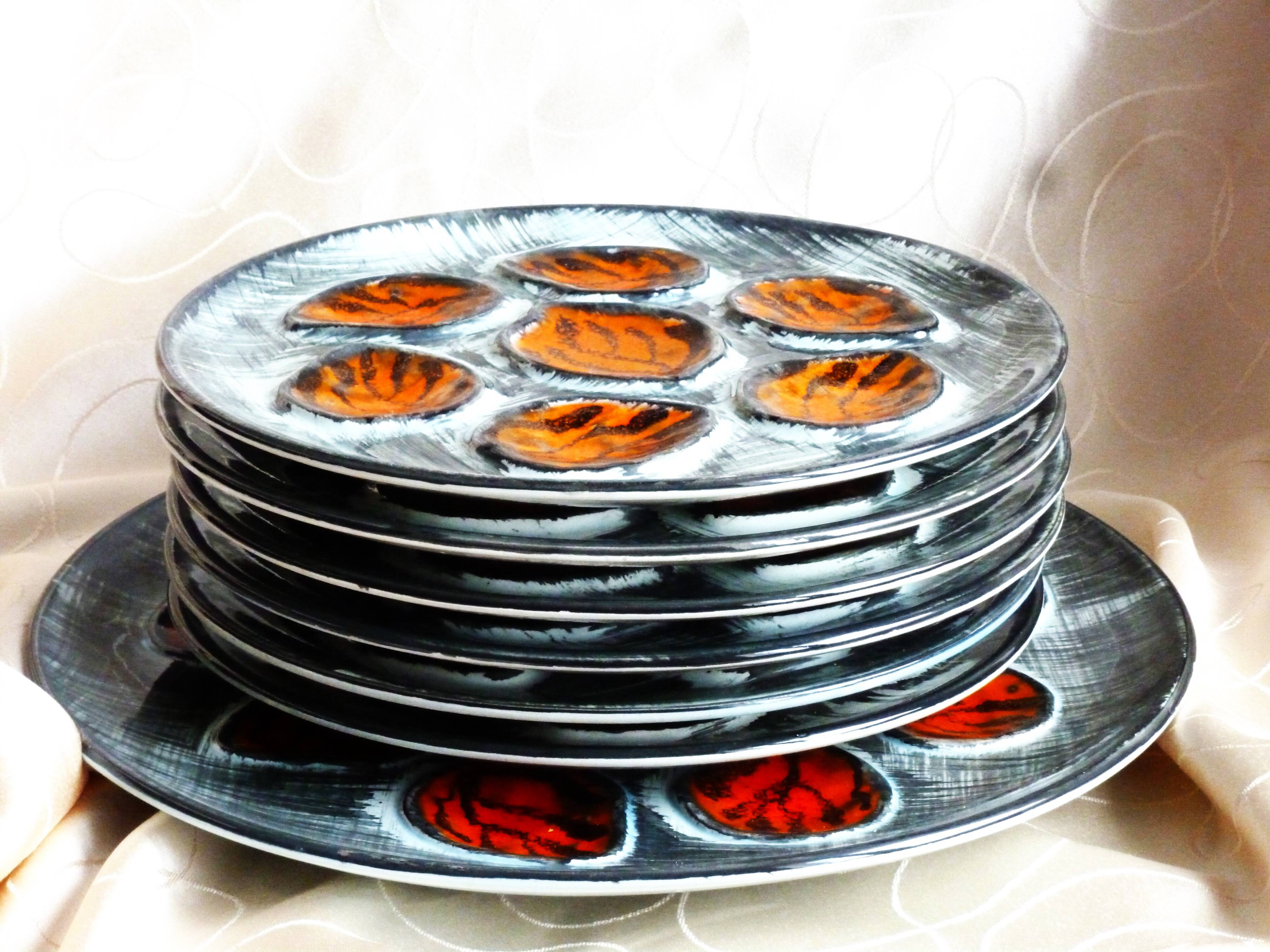 Hand-painted oyster and shellfish presentation plate from Pornic.