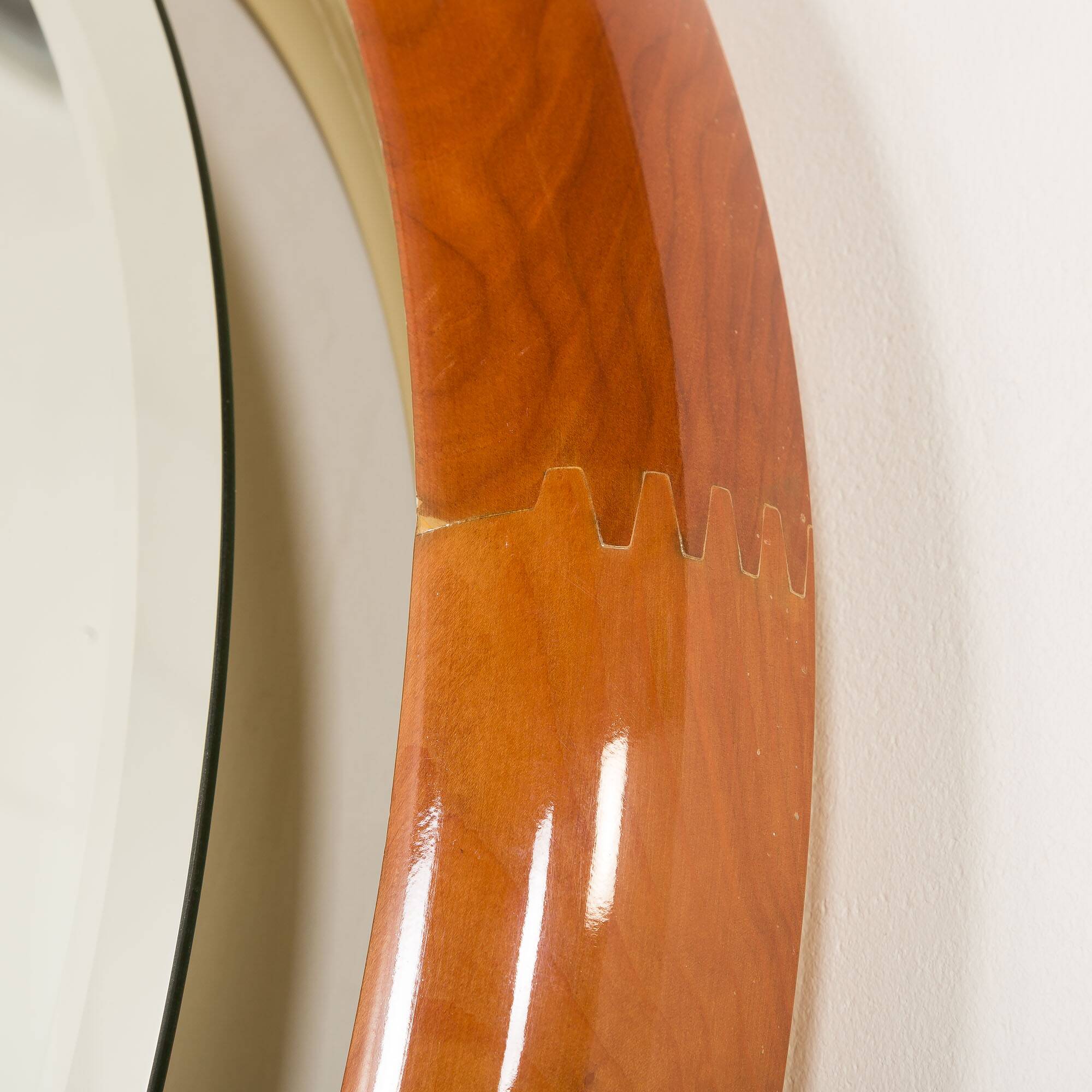Miroir XL rétroéclairé italien en bois de cerisier massif, années 1970
