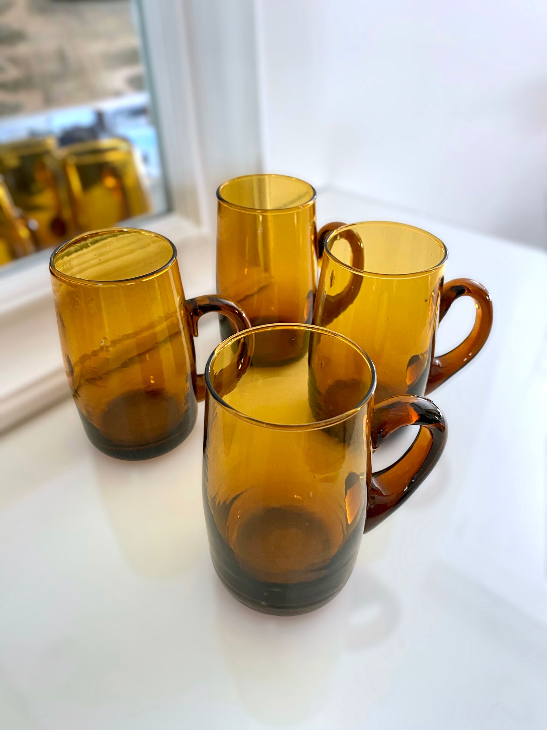 4 mugs/ mugs in vintage blown amber glass