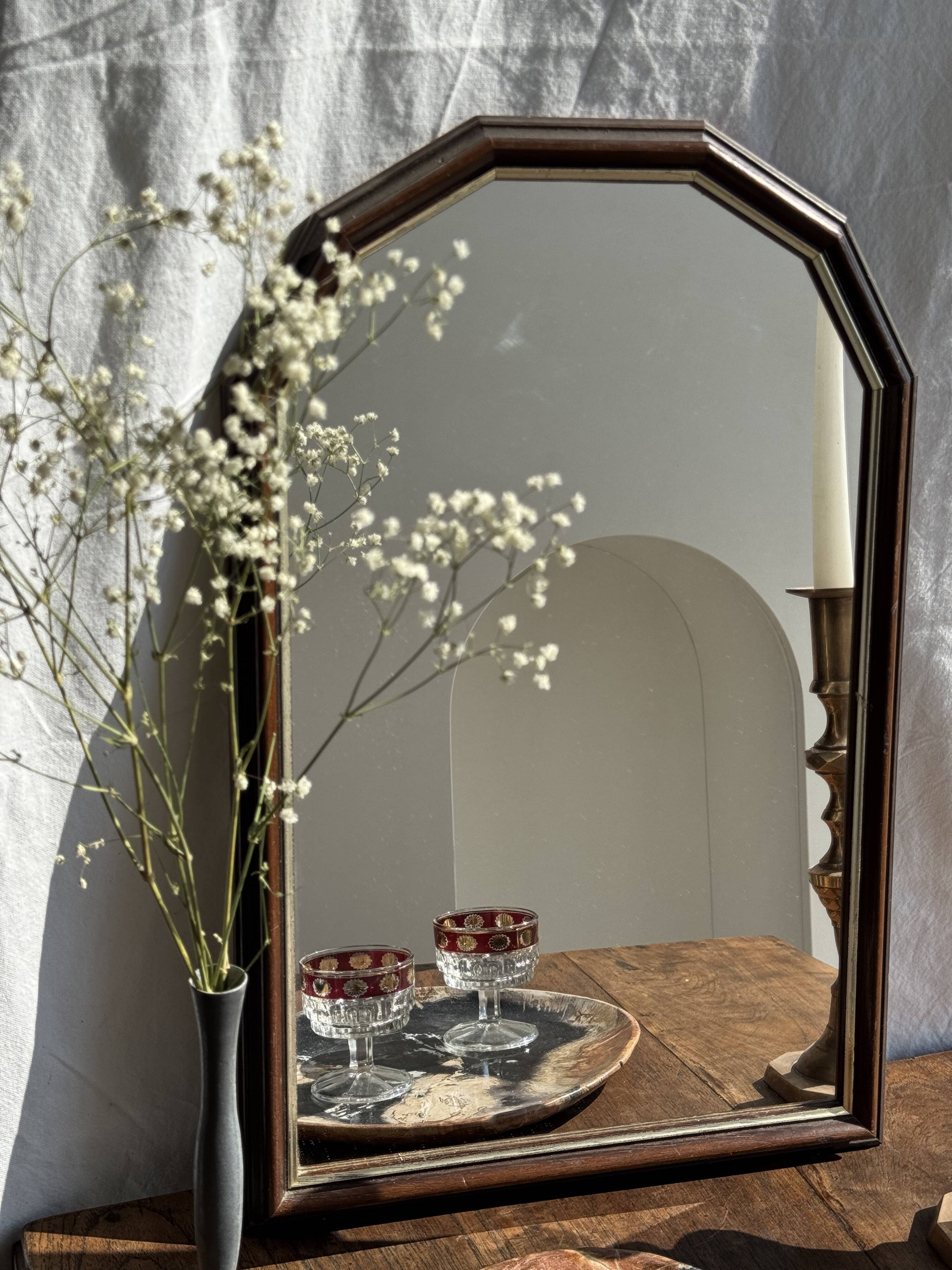 Small rounded mirror, wooden frame, gold frame H49.5