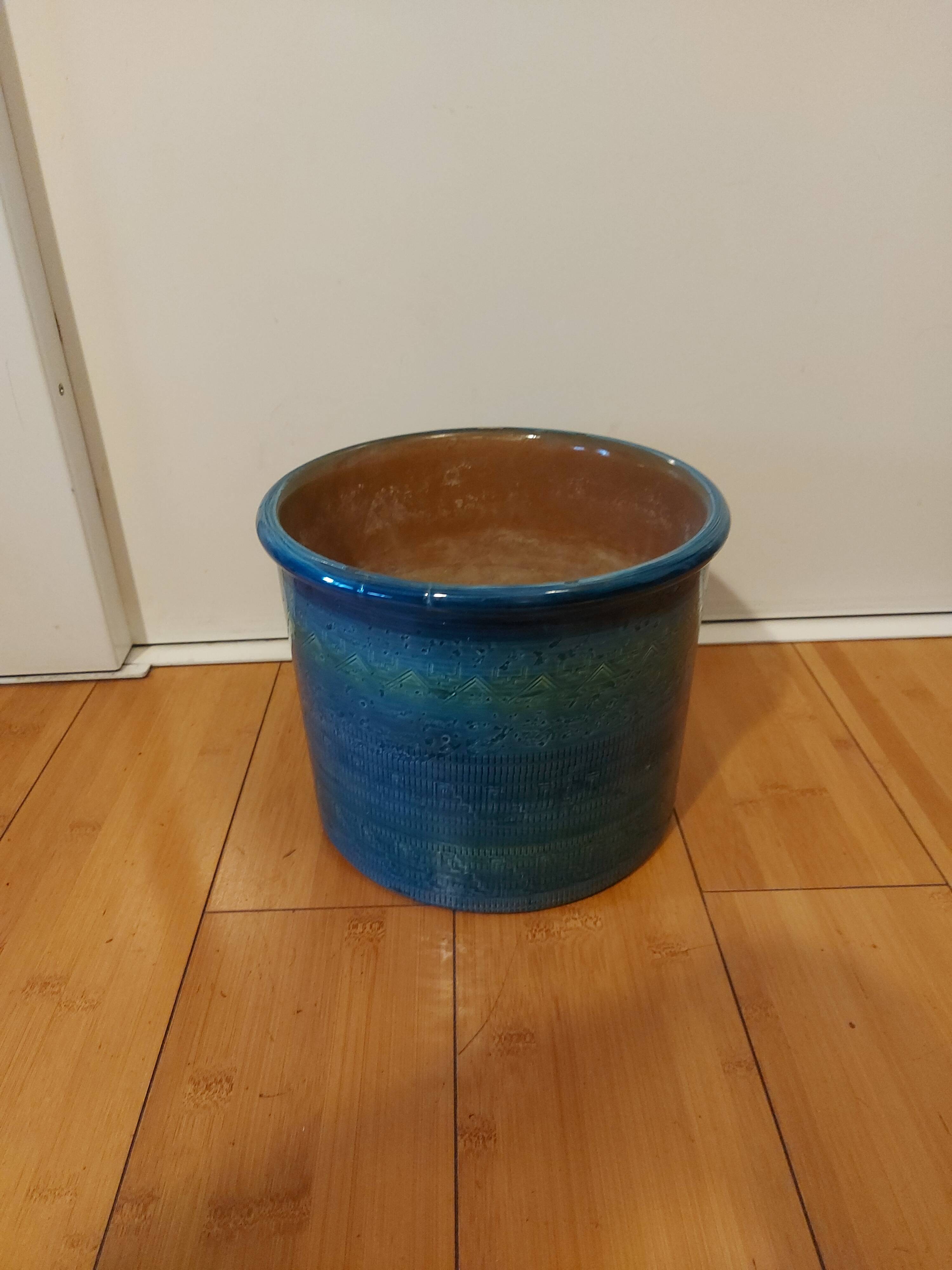 Bitossi ceramic pot cache