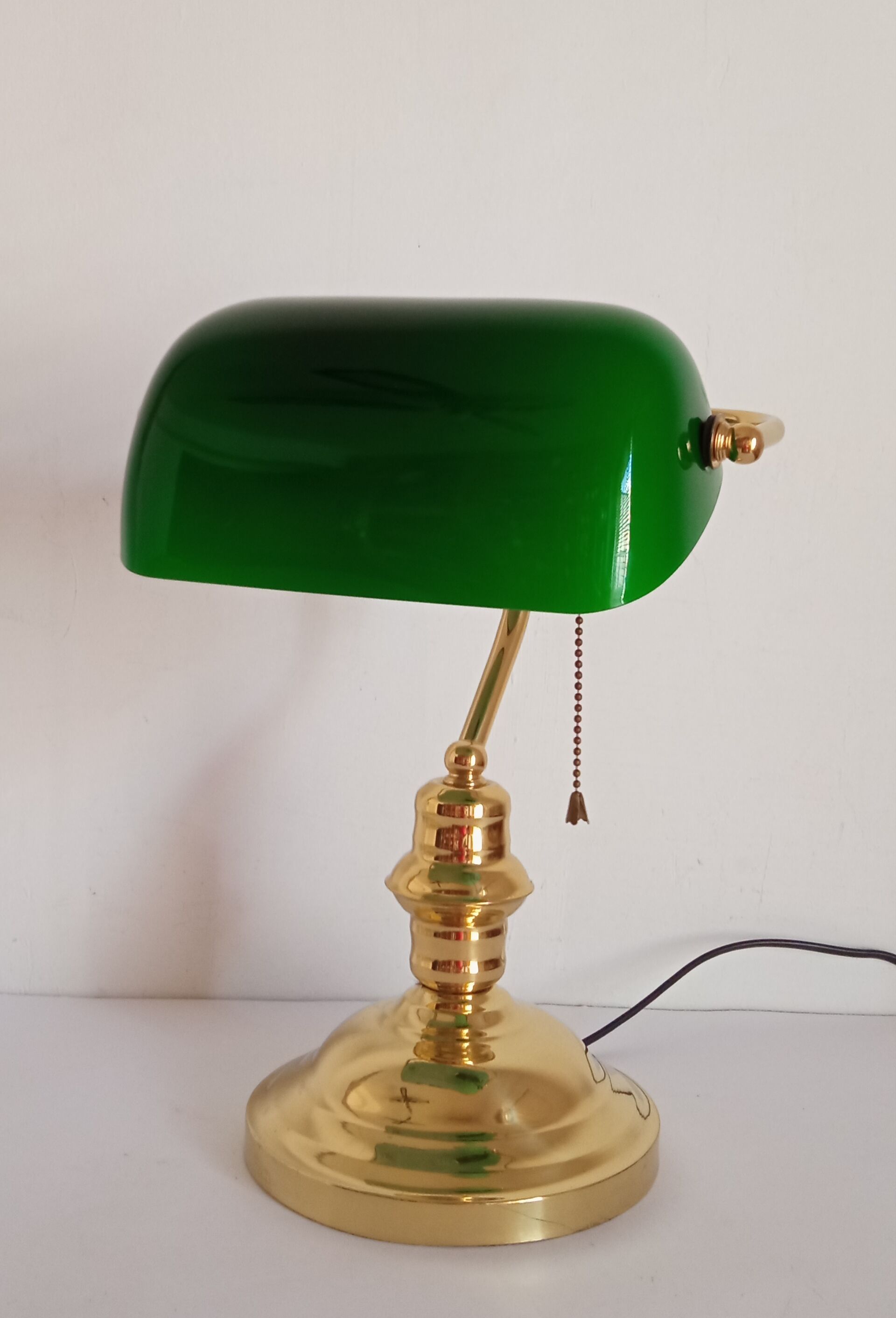 Chain banker's lamp