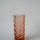 vase en verre rose facetté 1950