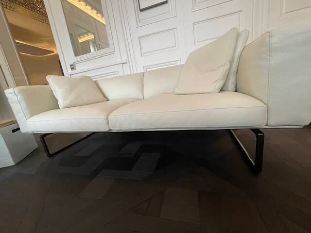 Cassina two-seater sofa in white leather, designer Lissoni, plus 3 white leather cushions