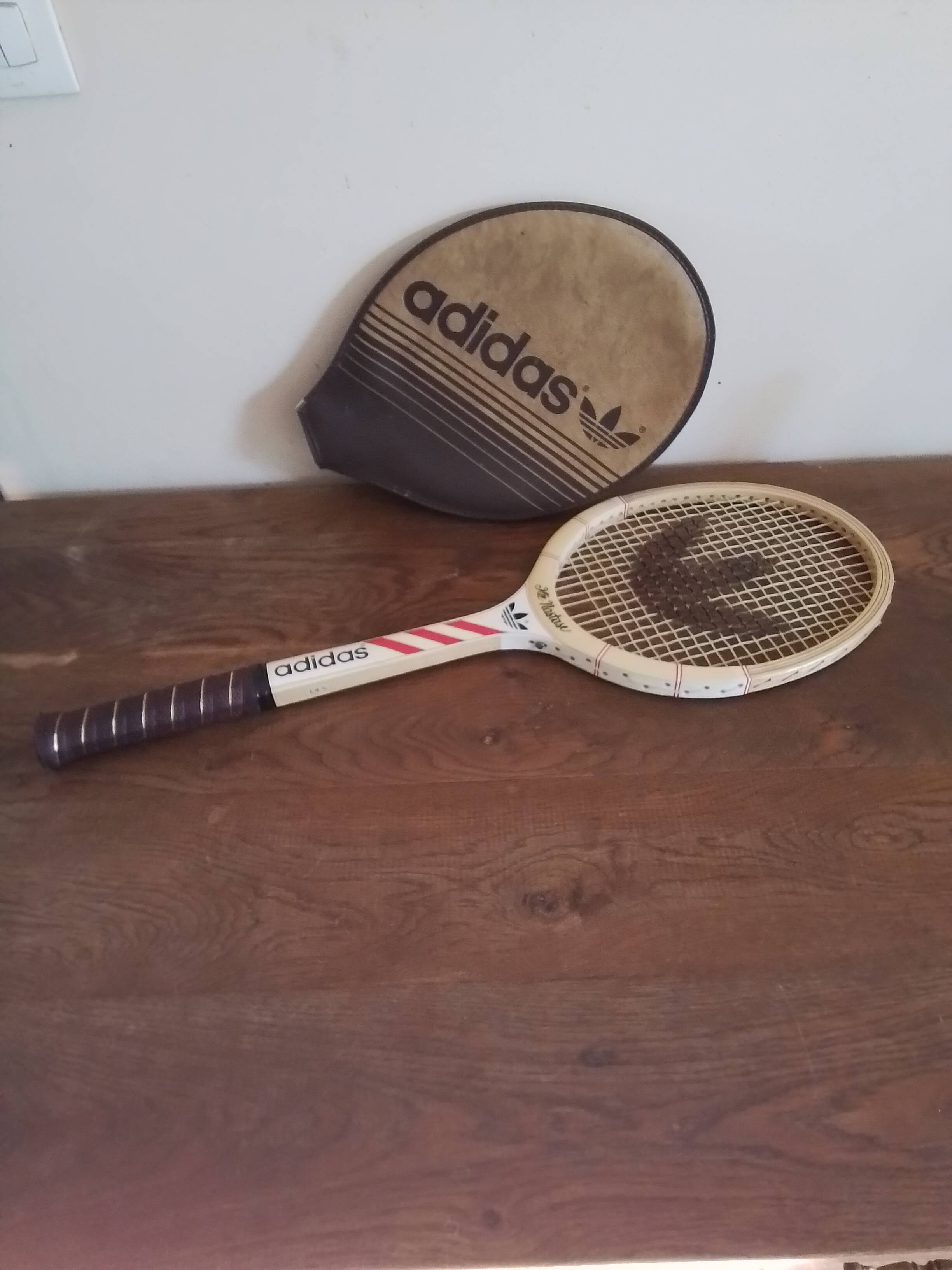 Ilie Nasrase Ads 040 tennis racket