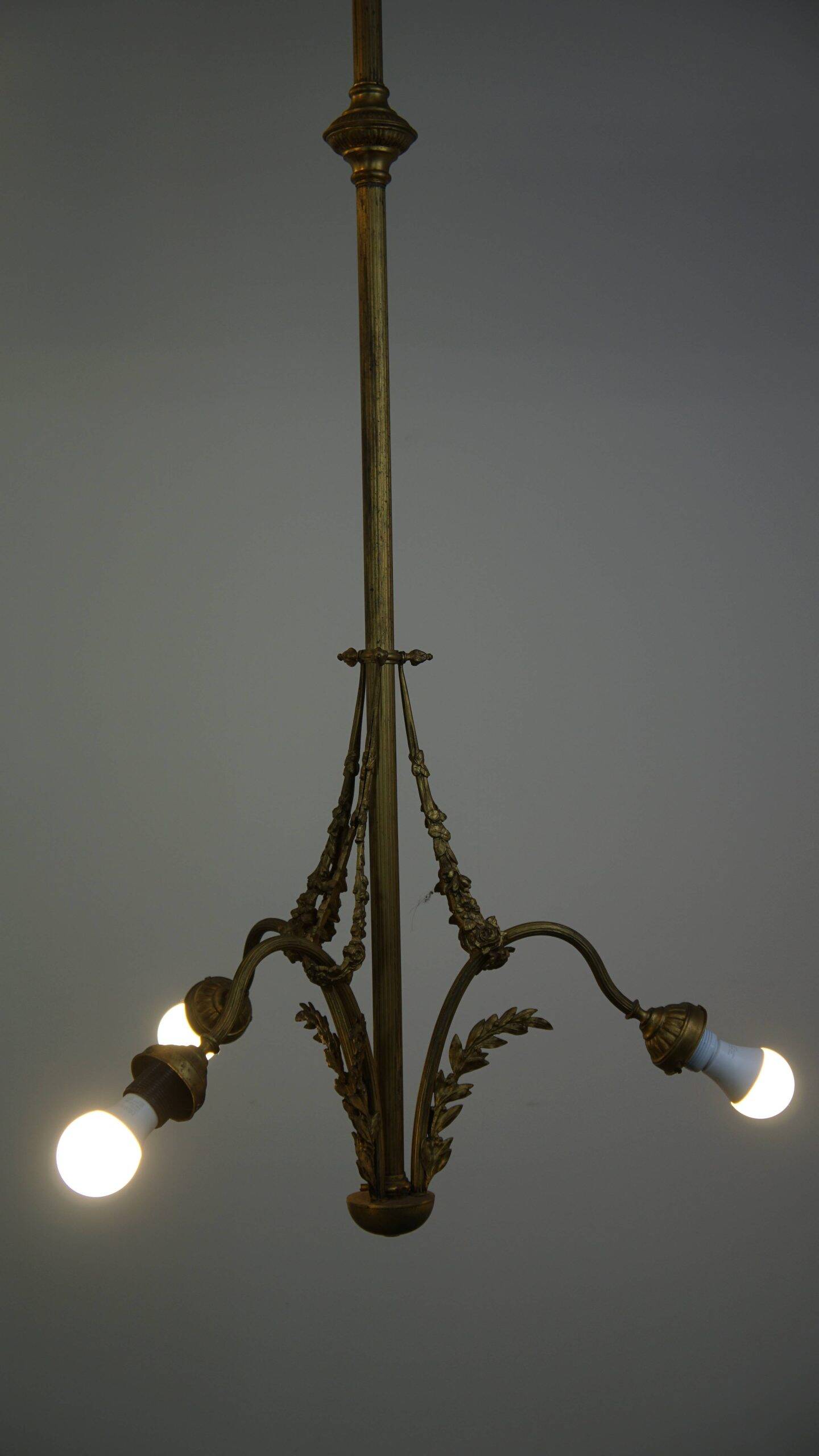 Antique pendant lamp with gold-coloured and ornate details and 3 fittings