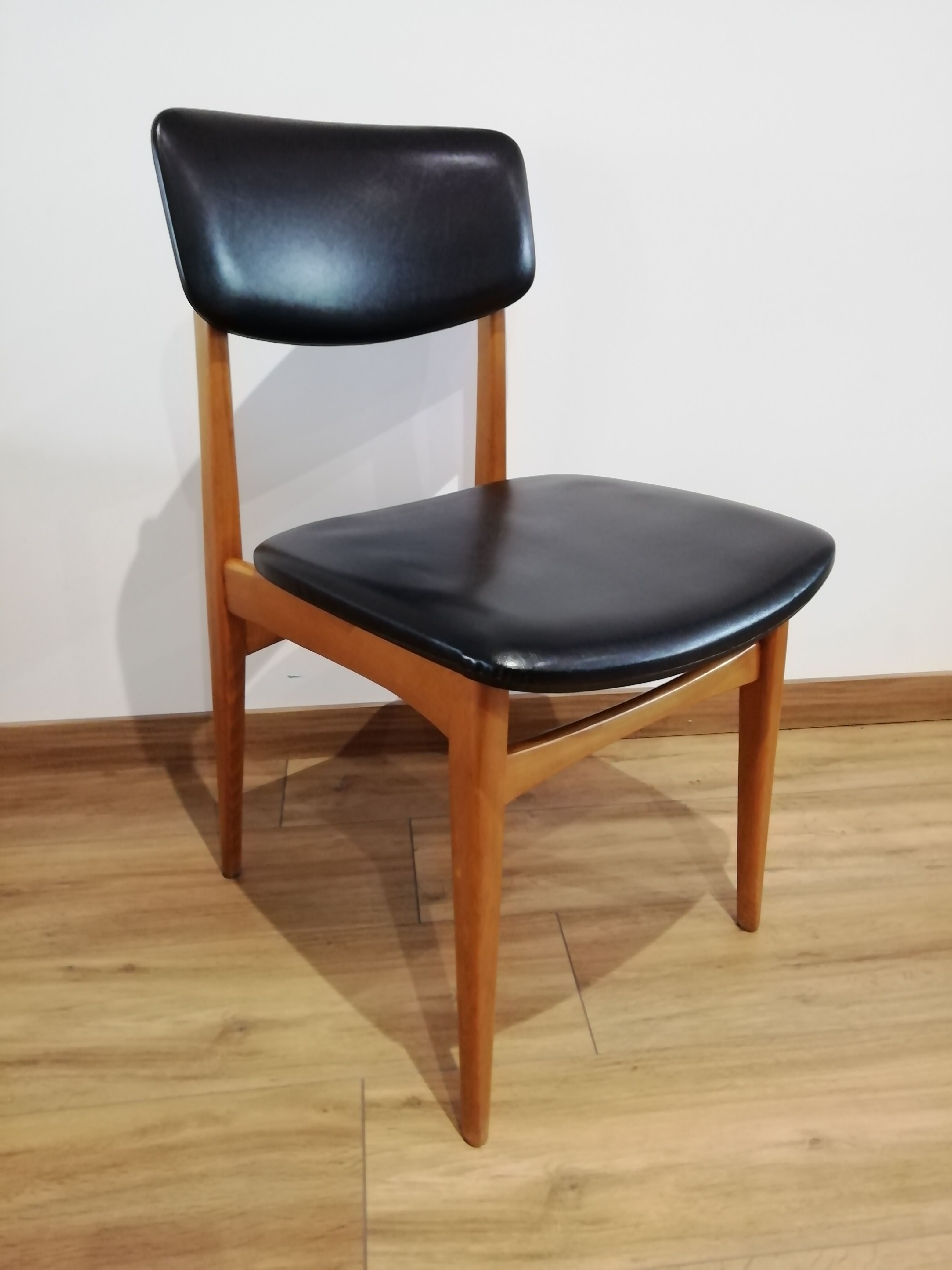 Lot of 4 scandinavian design vintage chairs