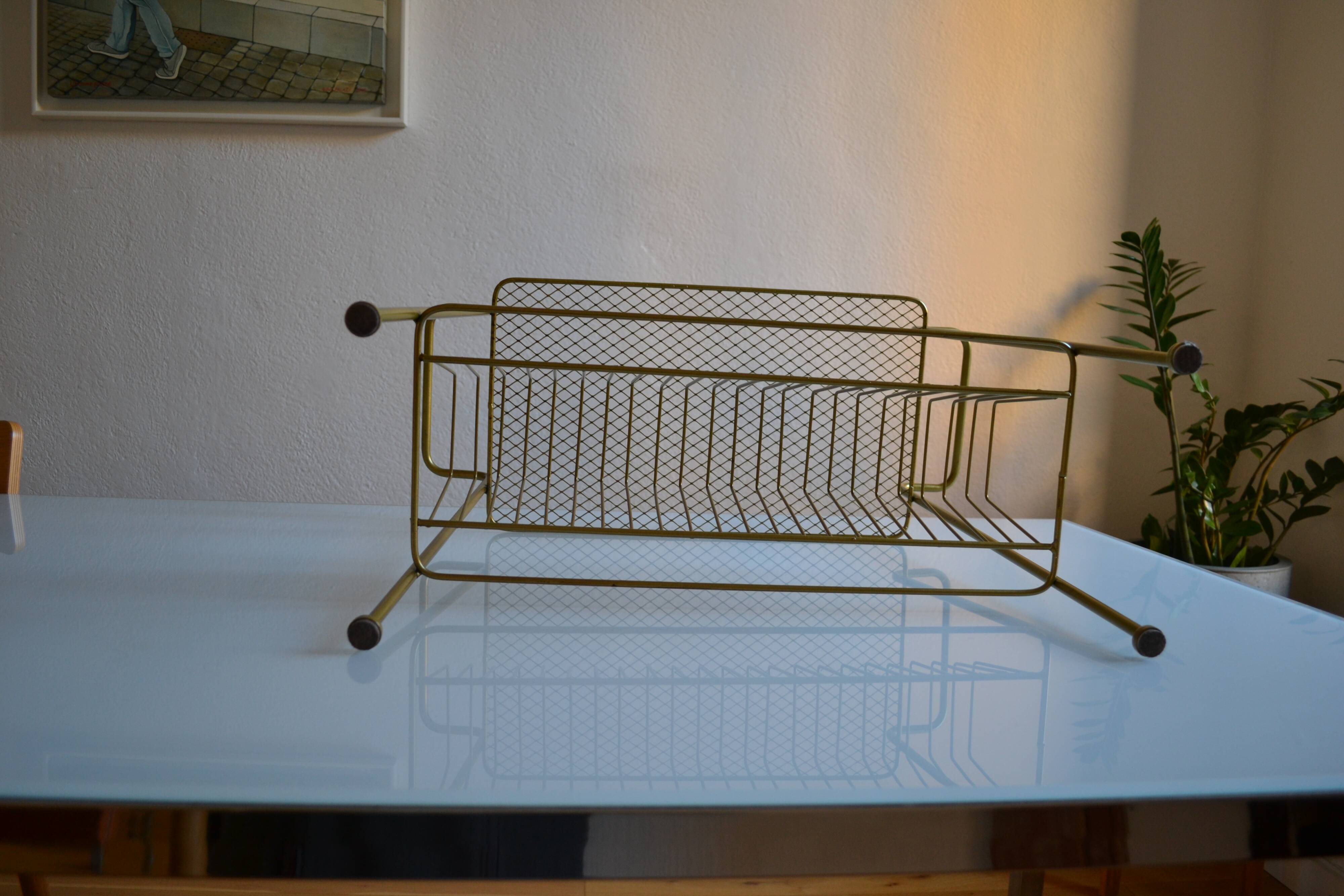 Vintage end table / coffee table & magazine rack