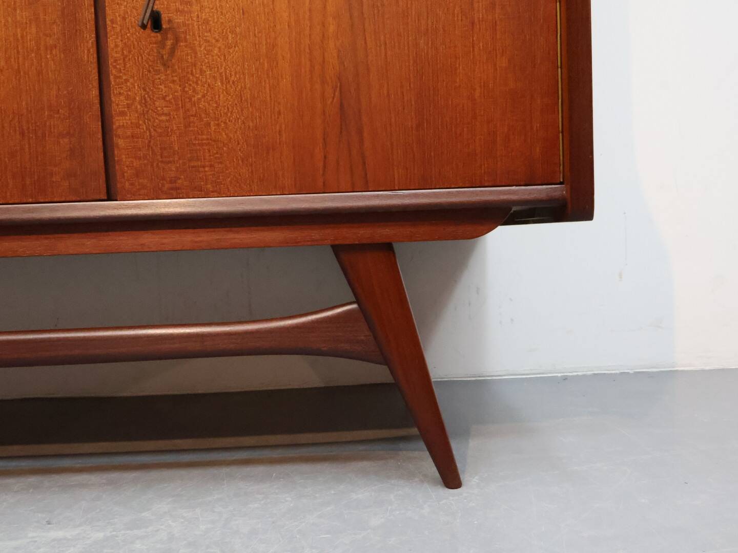 Vintage wandmeubel Louis van teeffelen nr 11