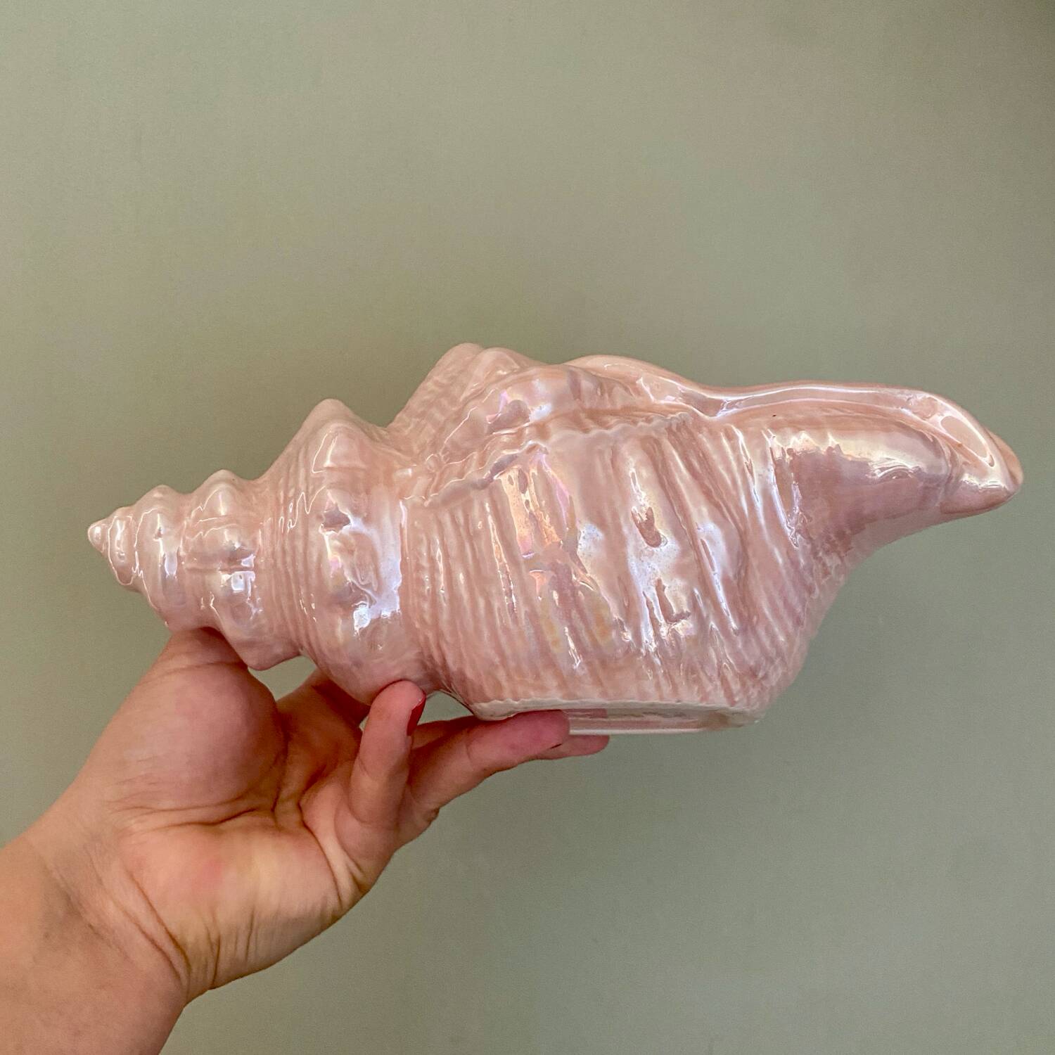Vintage shell pot cover in pink pearly ceramic