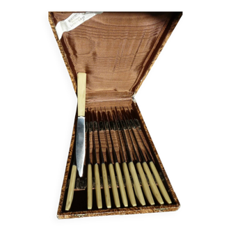 Set of 12 Art Deco cheese knives with horn handles