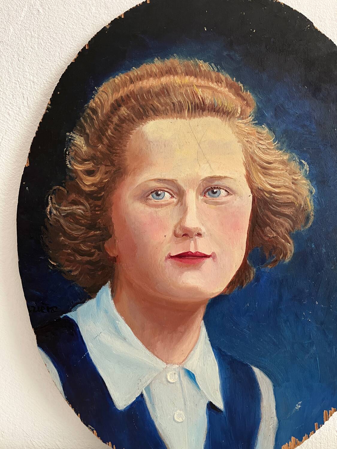 Old oil painting on oval wood with roses thrown from the 30s