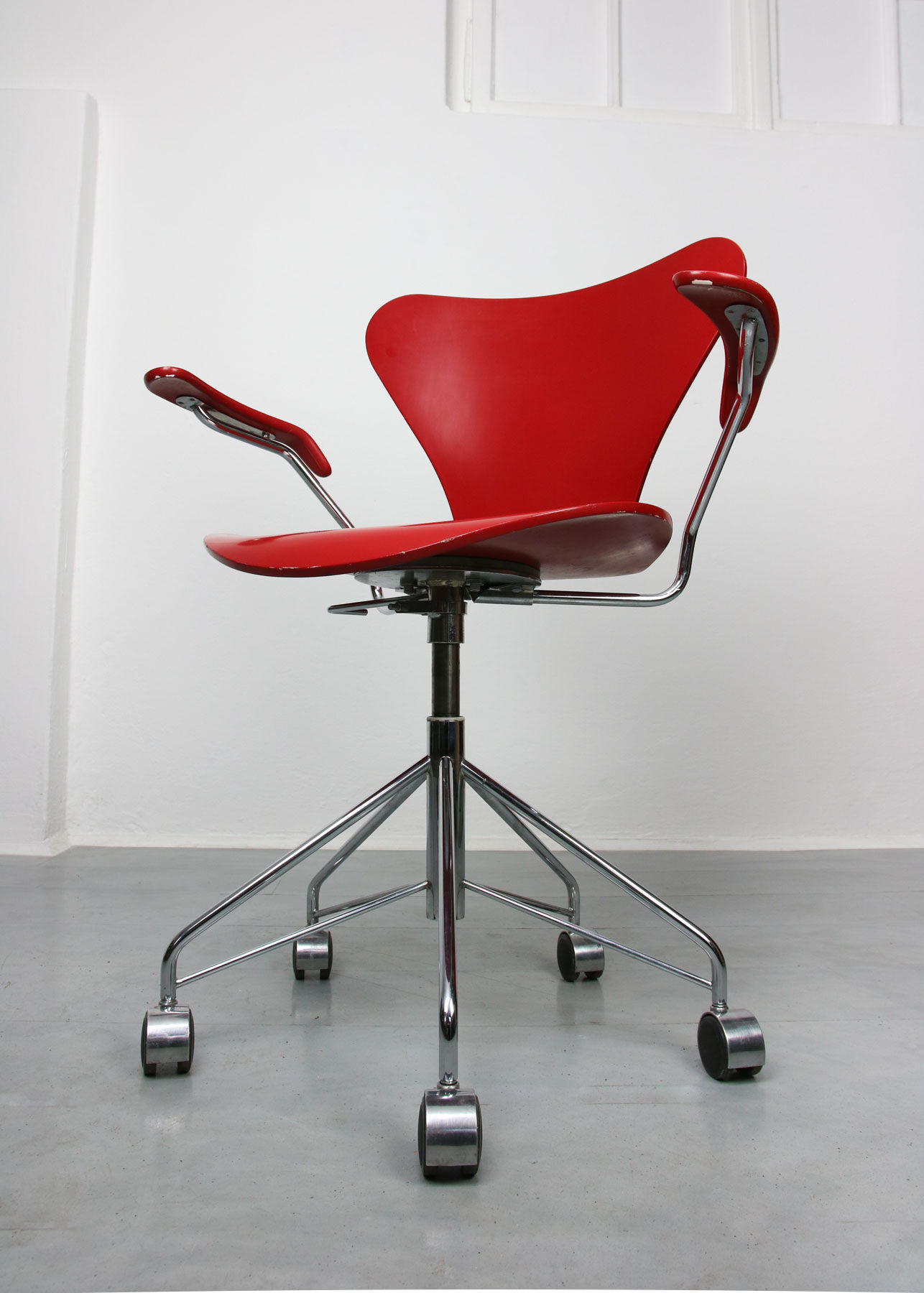 Chaise modèle 3217 Red Swivel par Arne Jacobsen pour Fritz Hansen