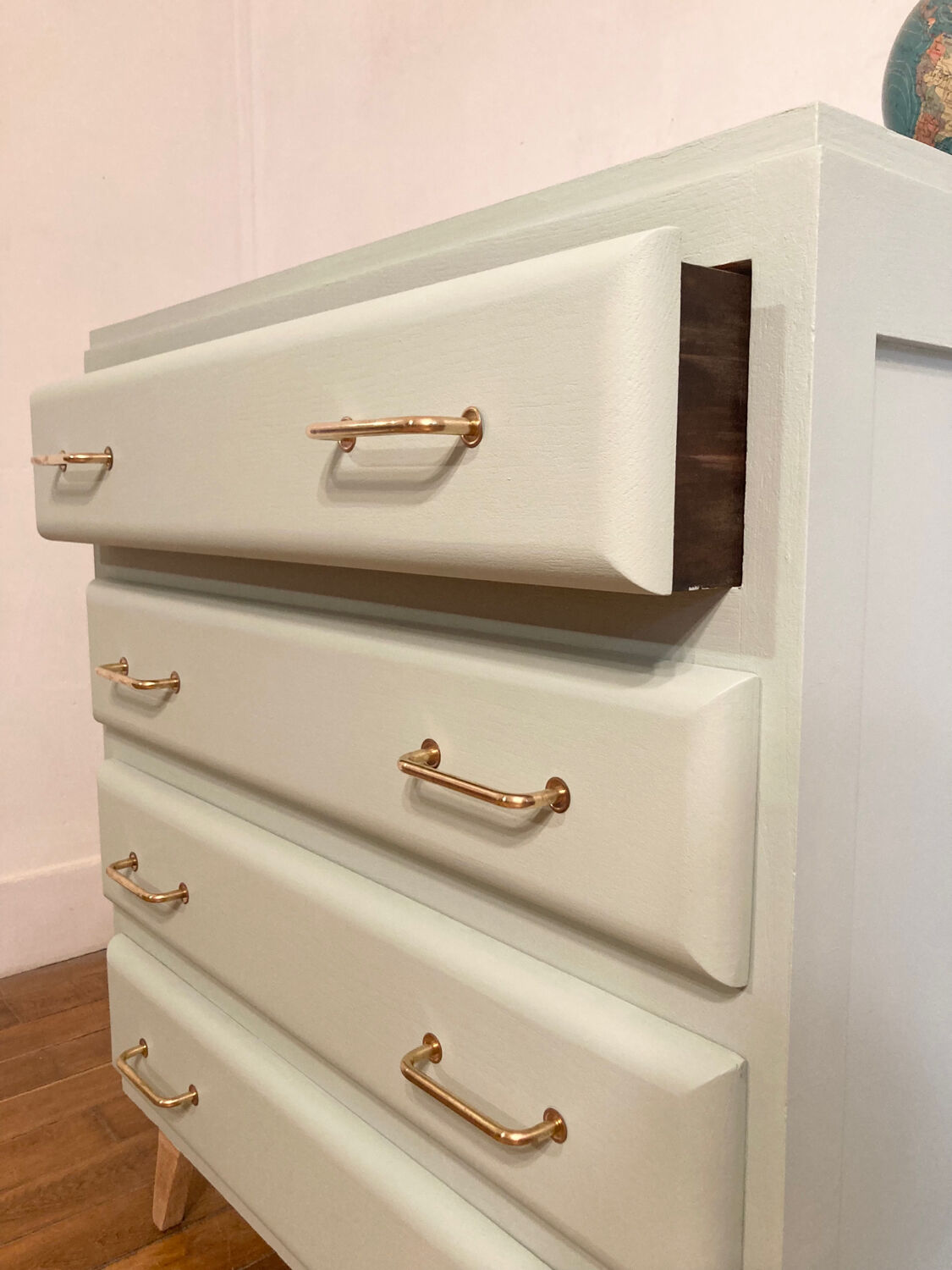 Compass feet dresser