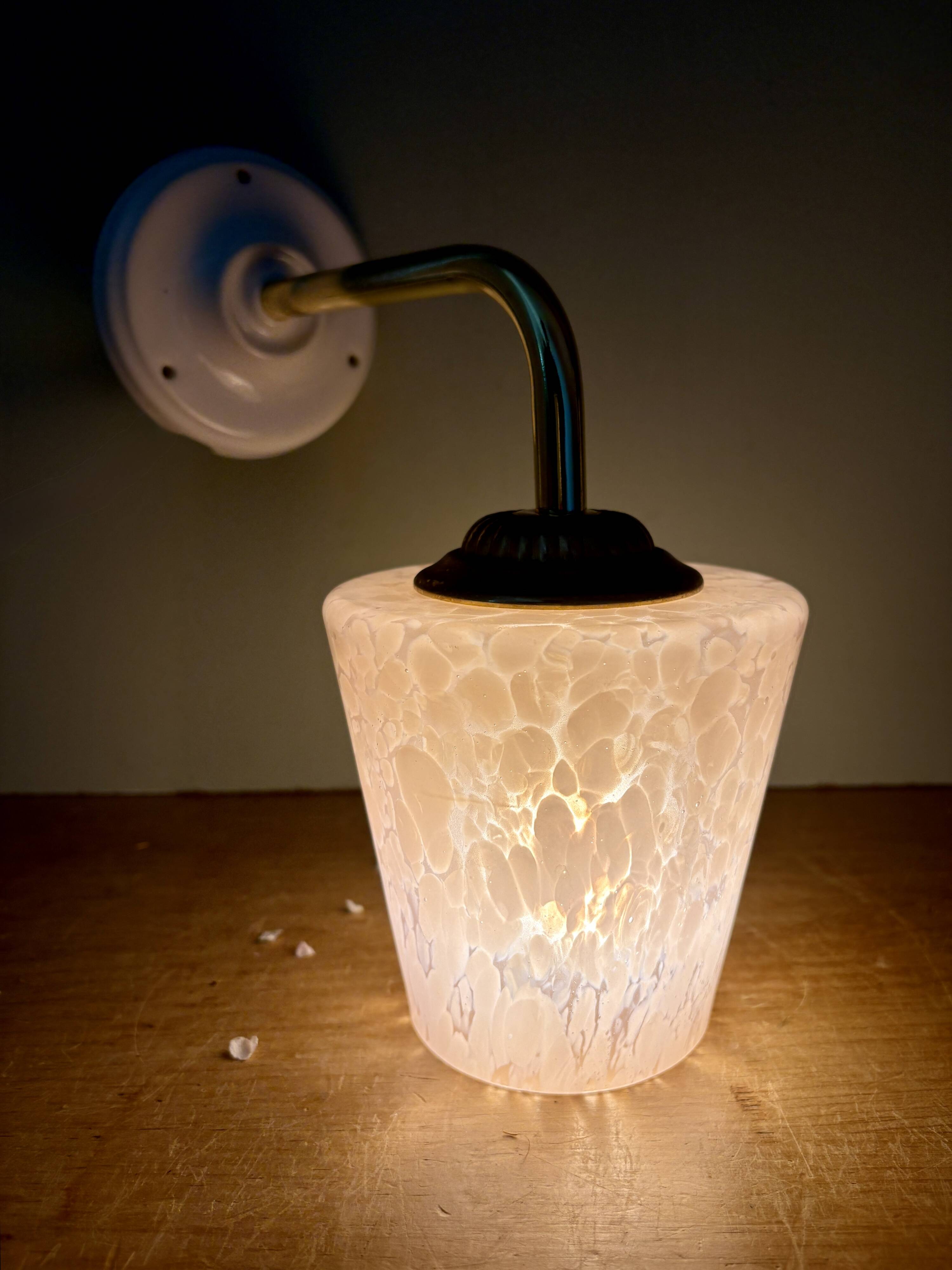 Vintage tulip wall lamp in pink Clichy glass