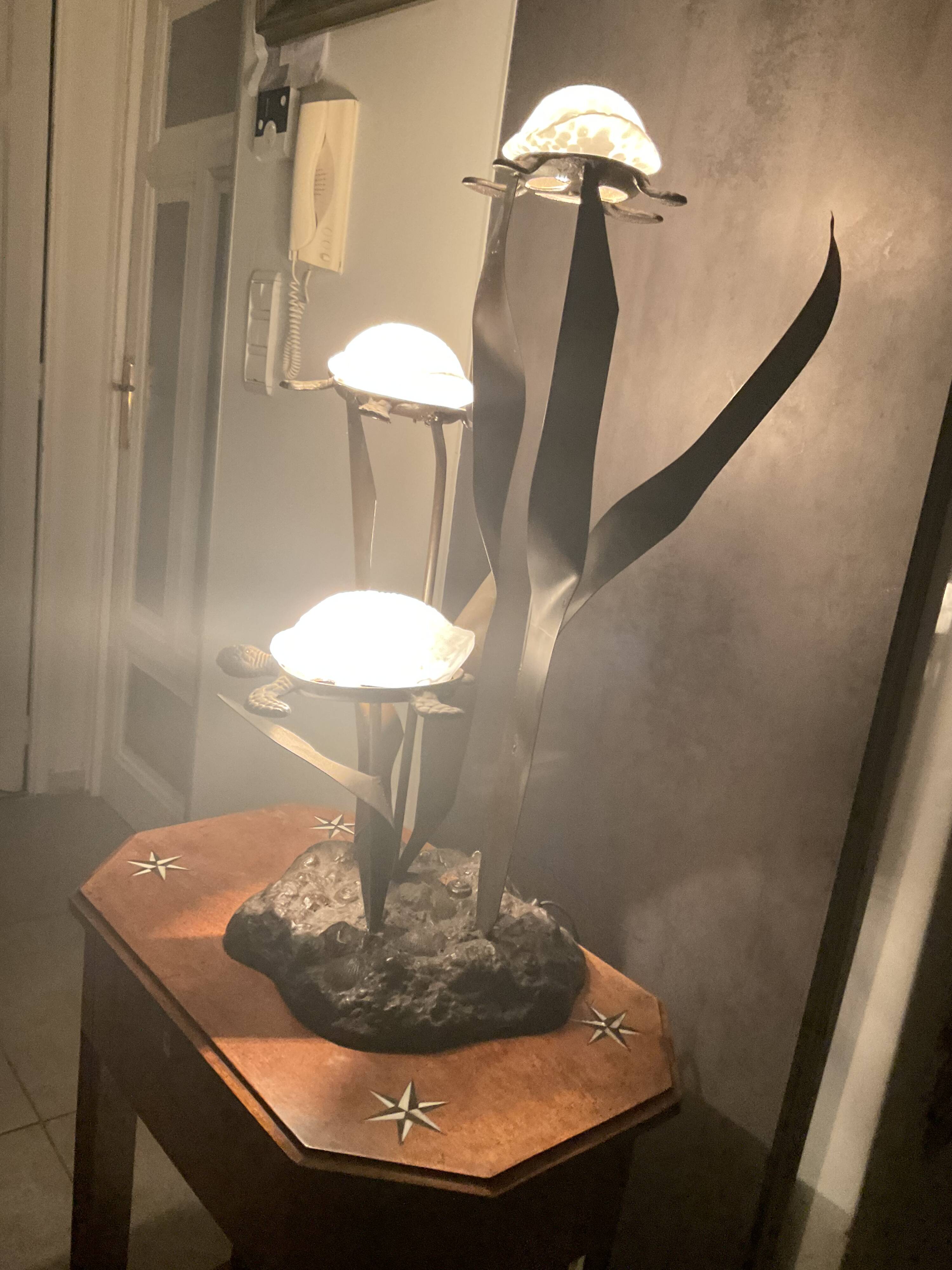 beautiful Art Deco lamp in excellent condition