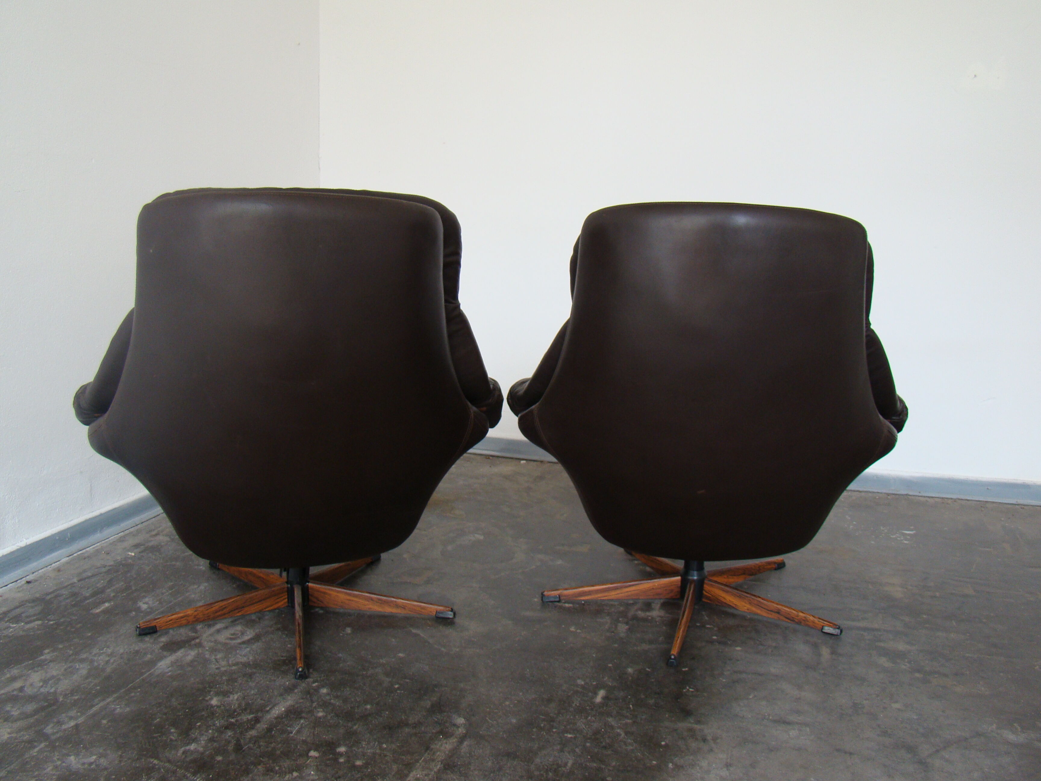 Pair of vintage Danish design brown leather swivel chairs by Bramin