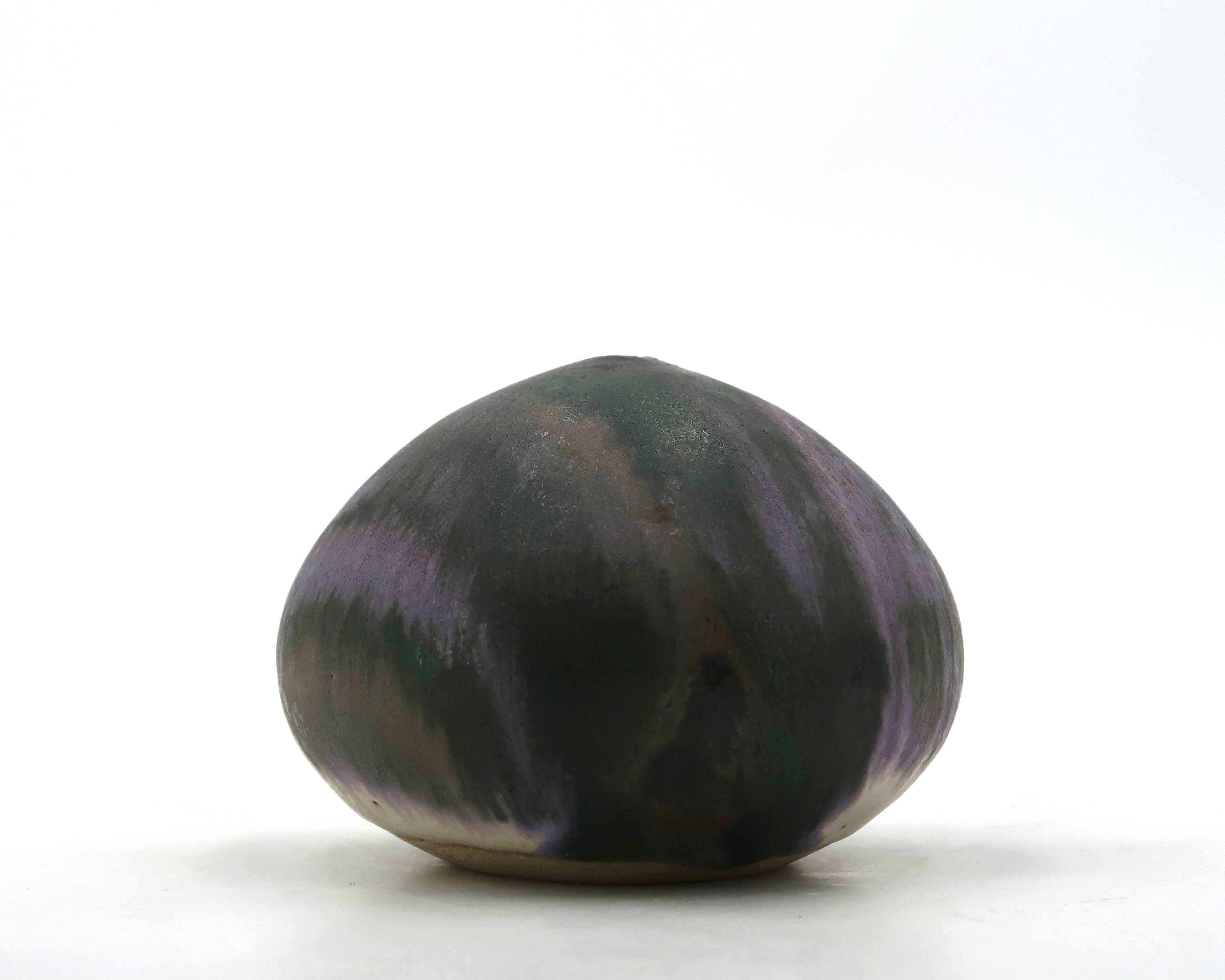 Vase soliflore boule en grès de Stella Bakatsi, Grèce années 70