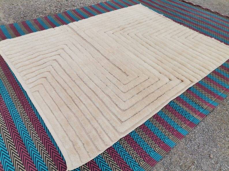 Handwoven natural wool rug size 200/300 cm