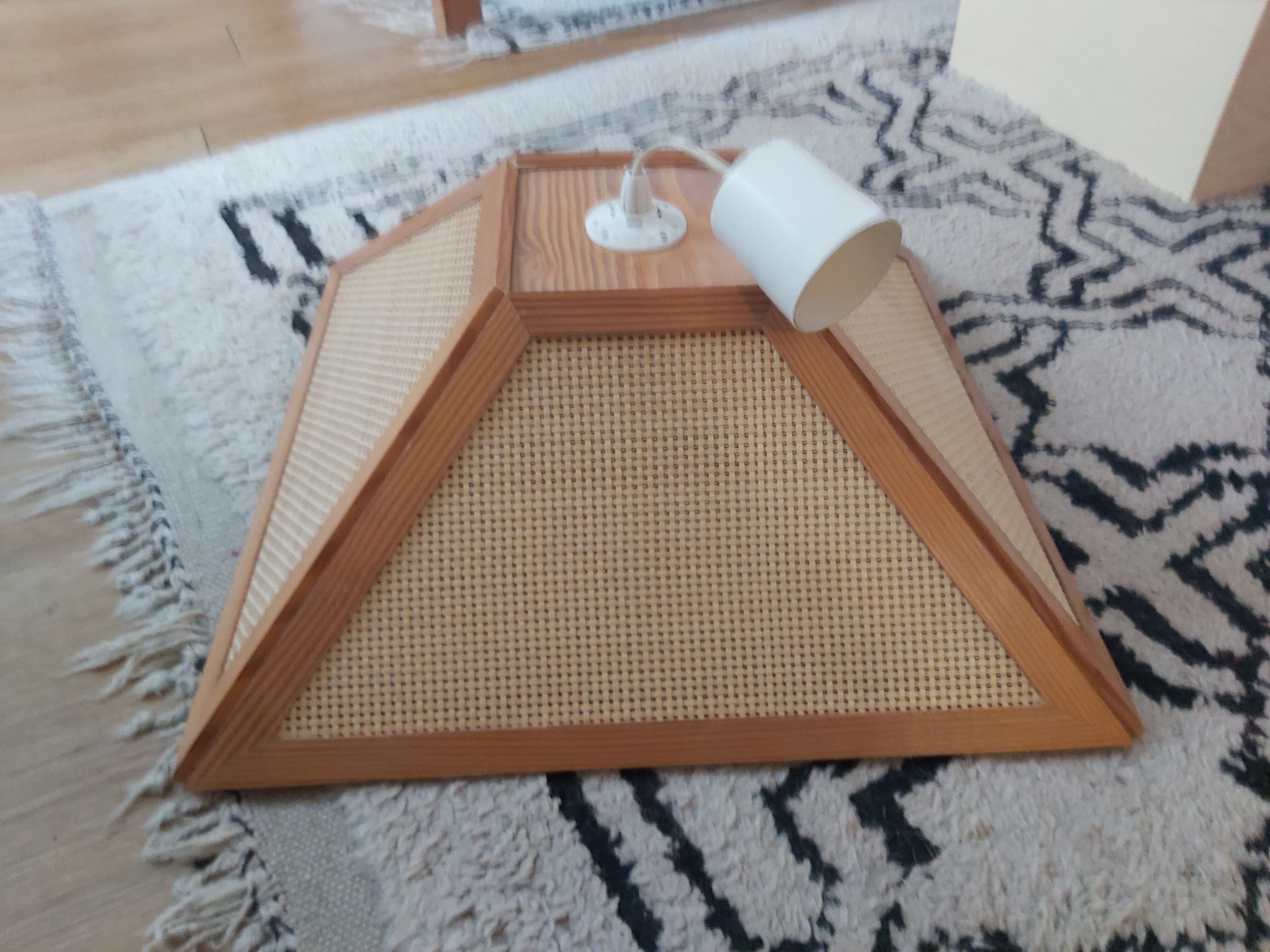 Suspension in cannage and pine of the 70s