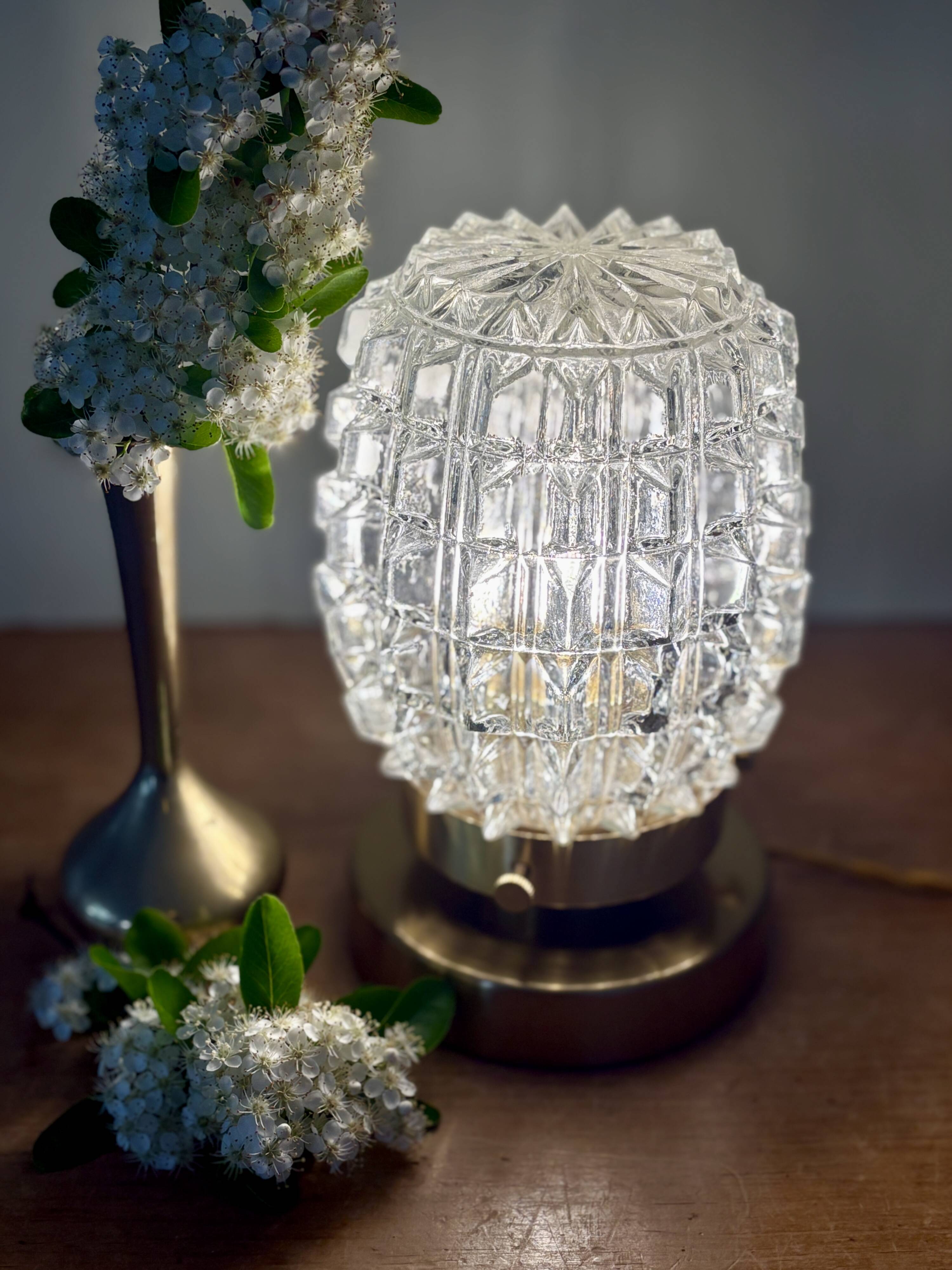 Vintage globe table lamp in transparent molded glass