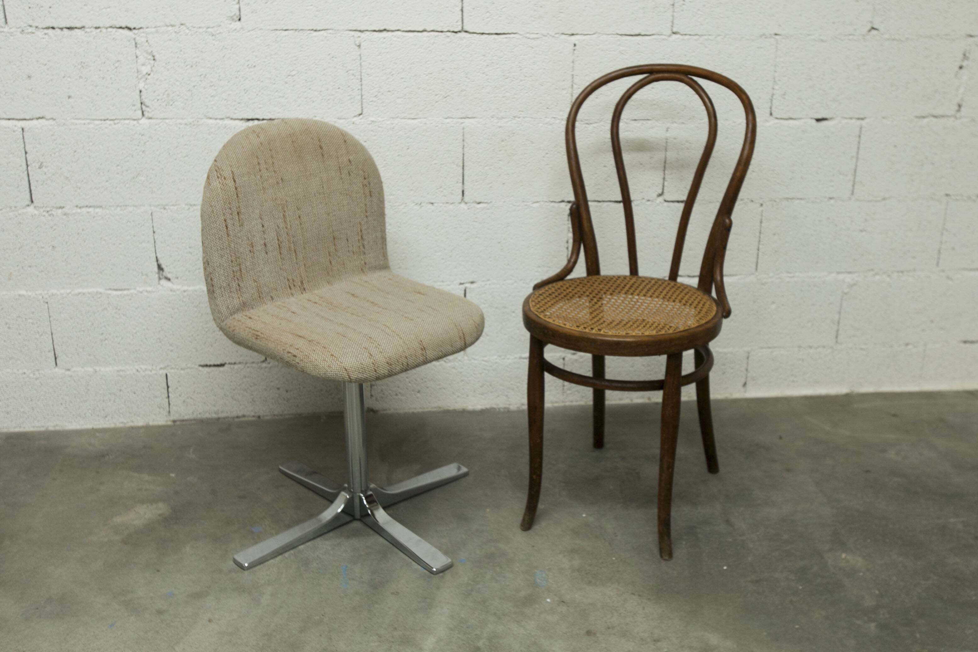 Swivel chair in chrome and clean, sturdy patterned fabric from the 1970s.