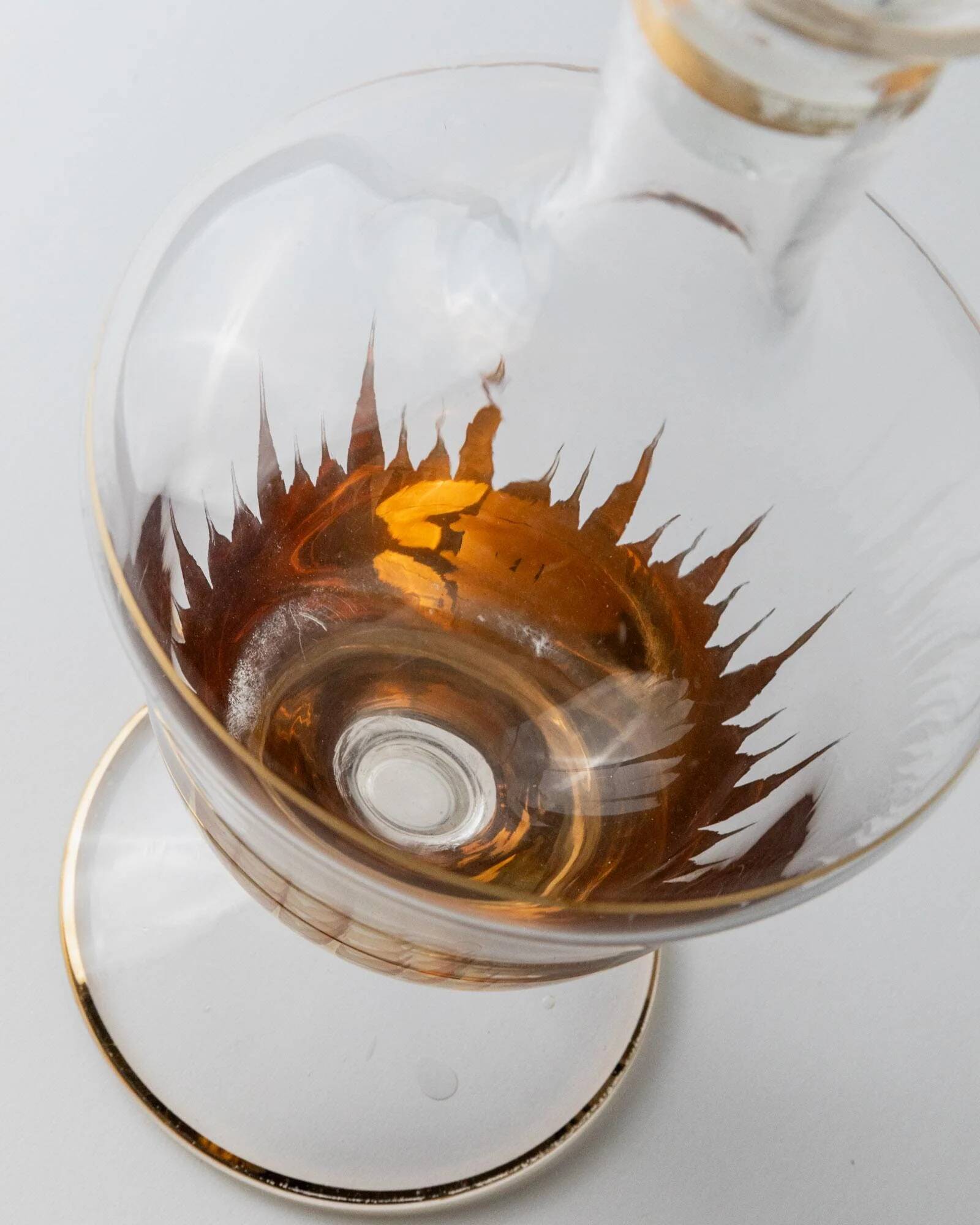 Carafe vintage en verre de Murano des années 1960, verre clair avec détails dorés et bouchon