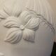 Vase en biscuit blanc signé Kaiser  M FREY Kaiser ( Germany)