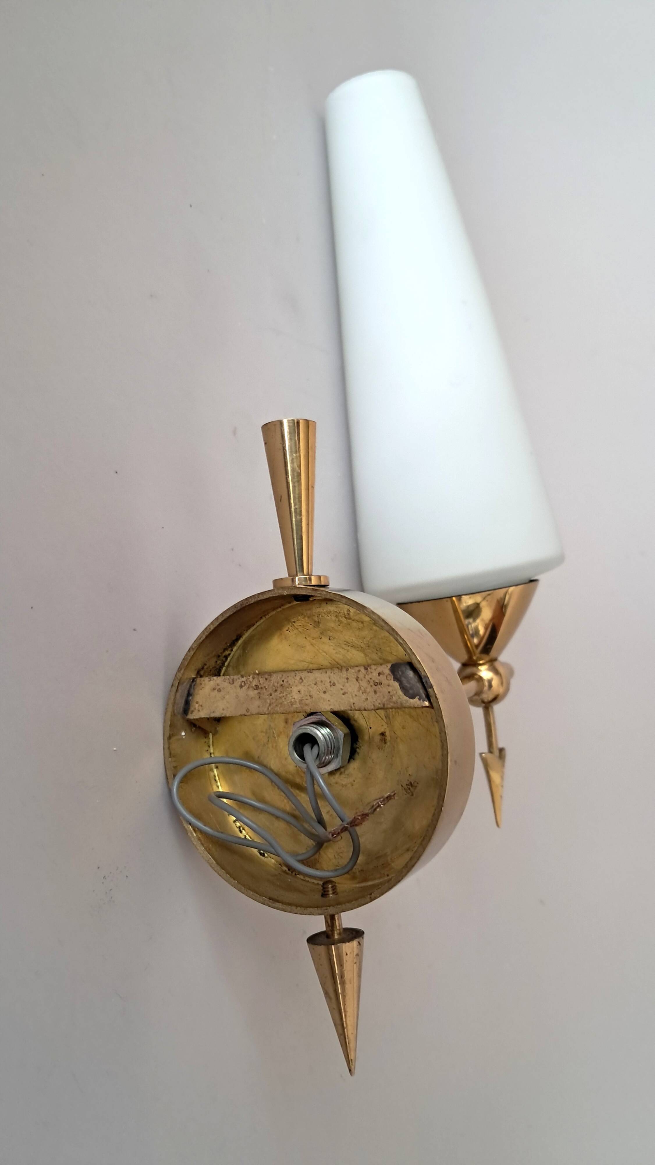 Wall lamp in gilded brass and white opaline, 1960.