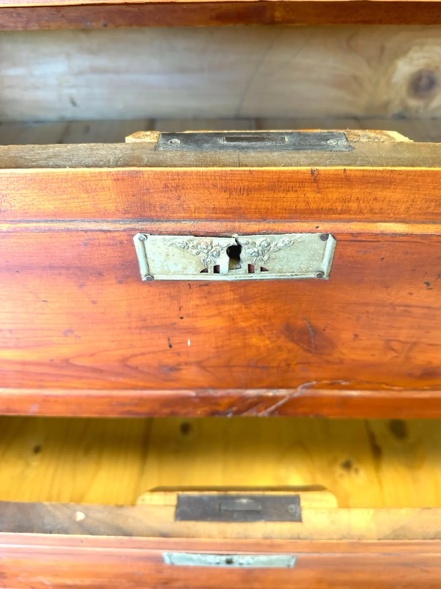 Antique Italian walnut chest of drawers dating to the late 19th centur
