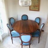Mid-19th-century walnut round table with shutters, flaps