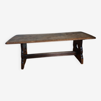 Table basse arrondie en bois massif