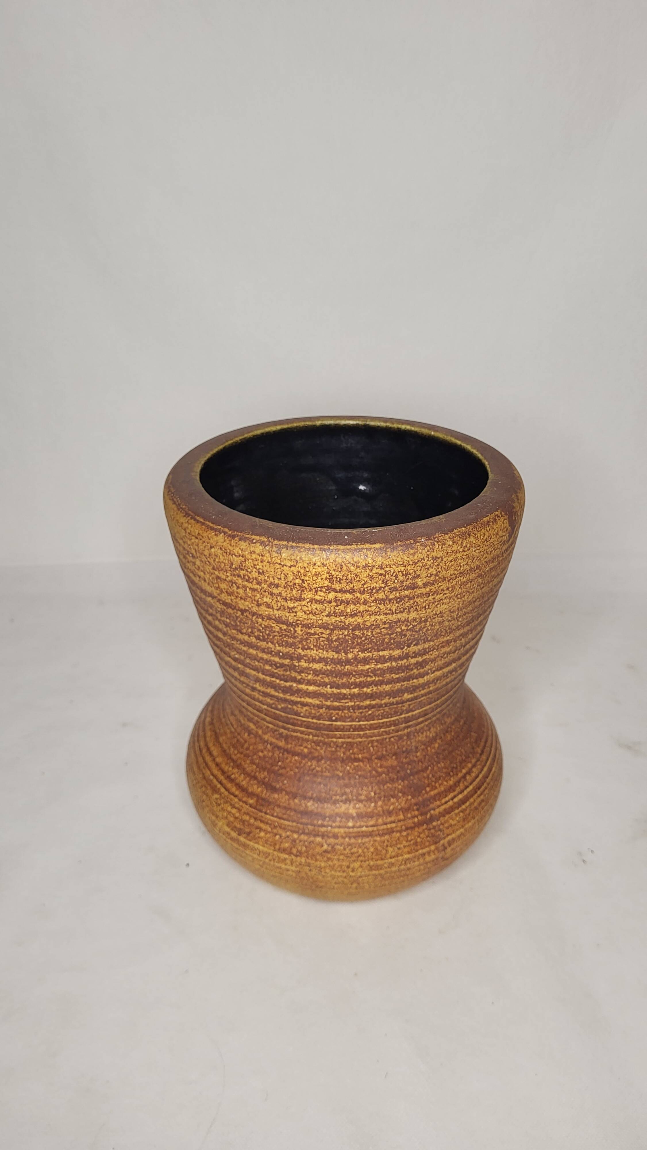 Accolay ceramic vase