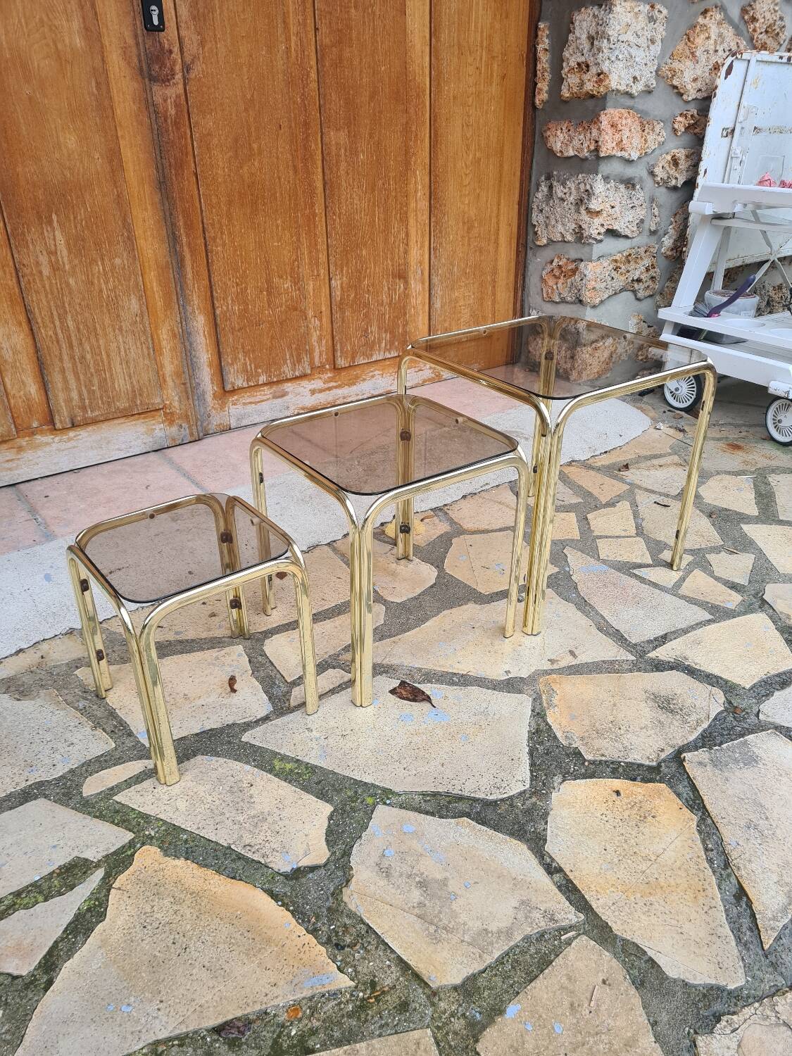 Vintage nesting coffee table