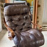 1970s Scandinavian armchair in curved laminated wood with a leather seat.
