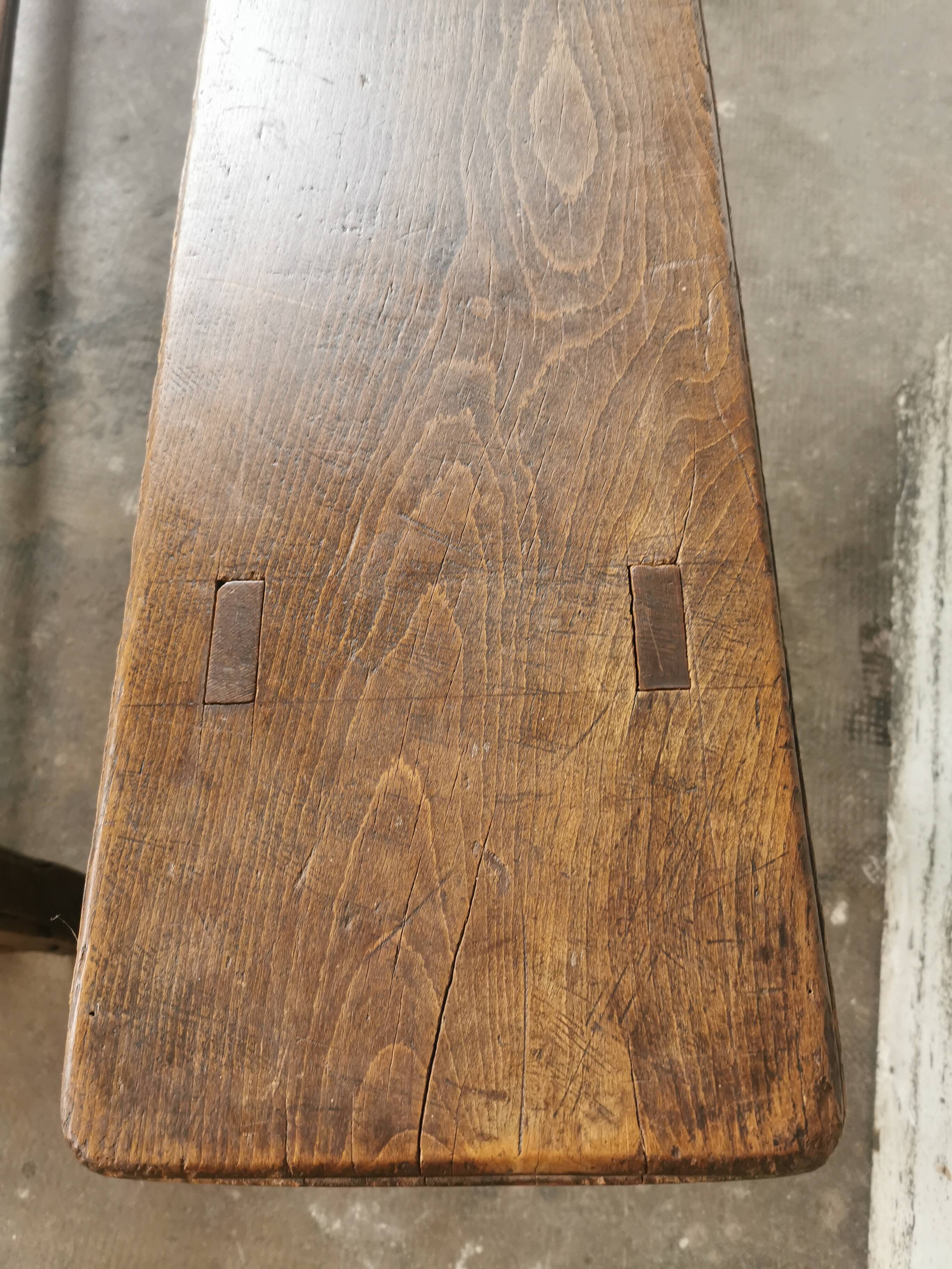 Paire de bancs anciens en chêne