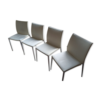 Chaises en simili cuir blanche