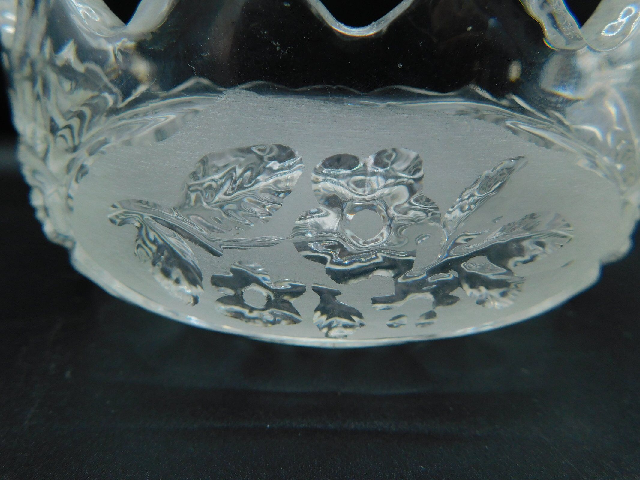 Vide-pocket / crystal cup with floral decoration