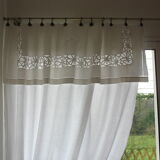 Drap brodé ancien