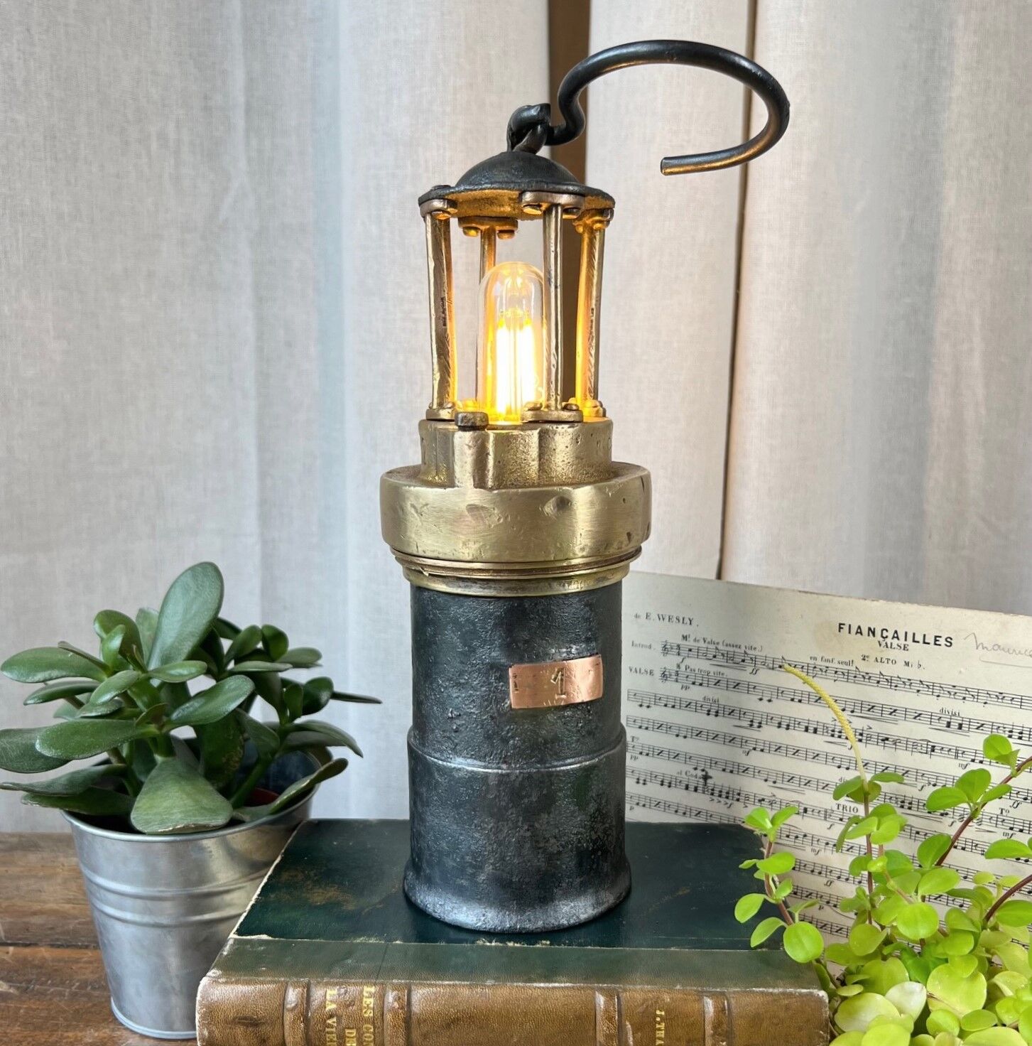 Miner's lamp