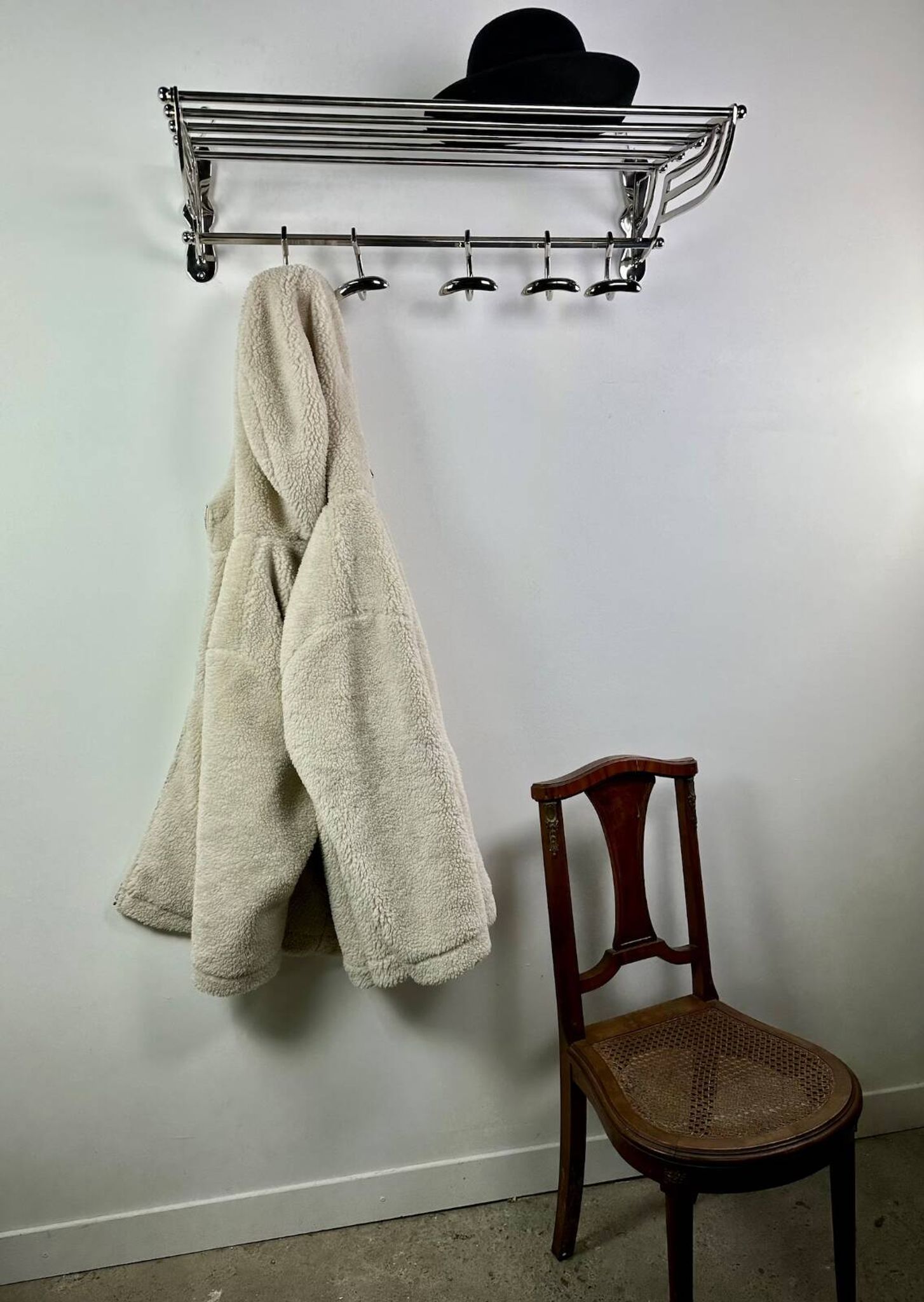 Hotel coat rack in shiny chrome aluminum long 79cm