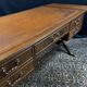 Grand bureau anglais en acajou de style Regency