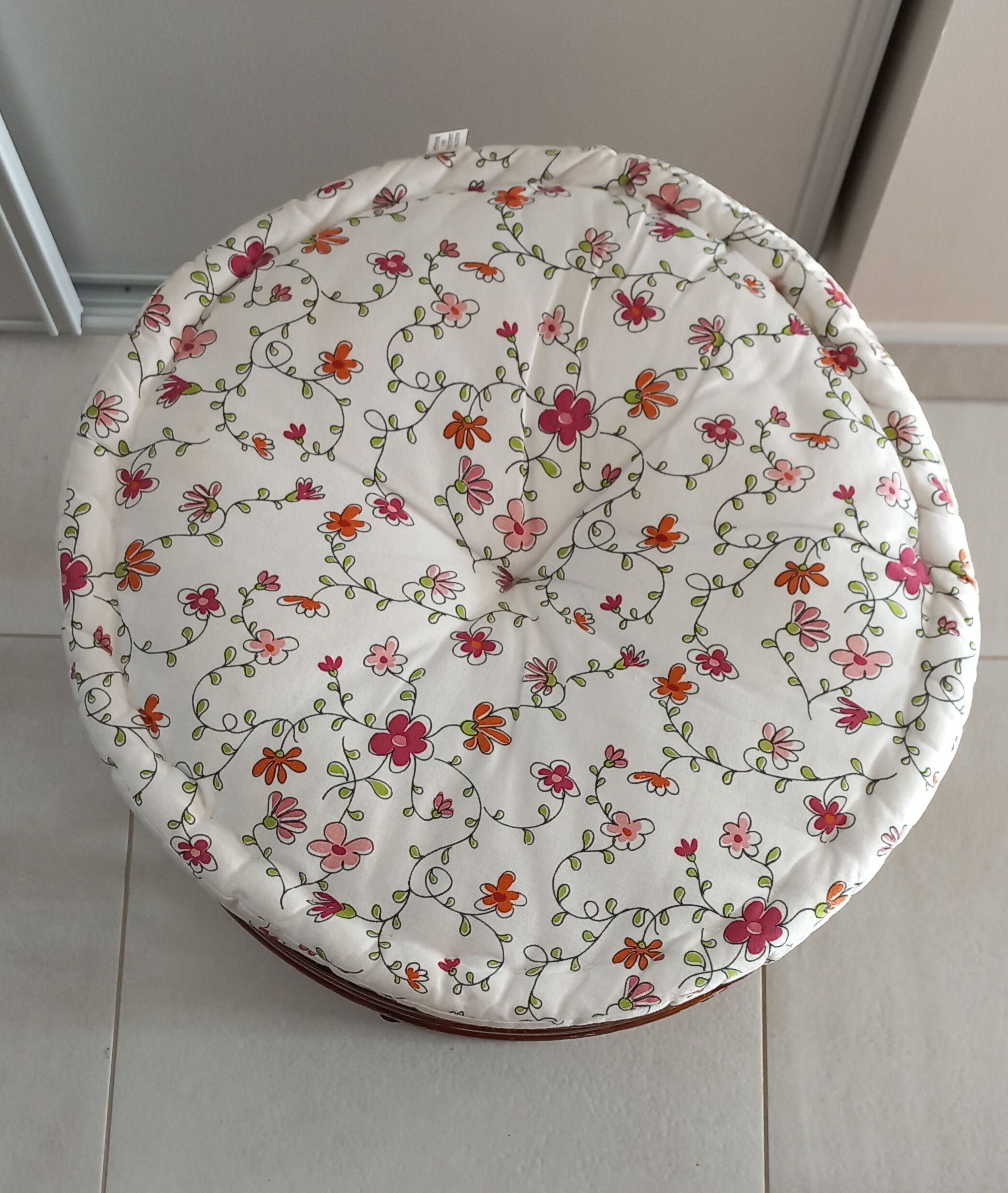 Pouf, footrest in varnished rattan with cushion