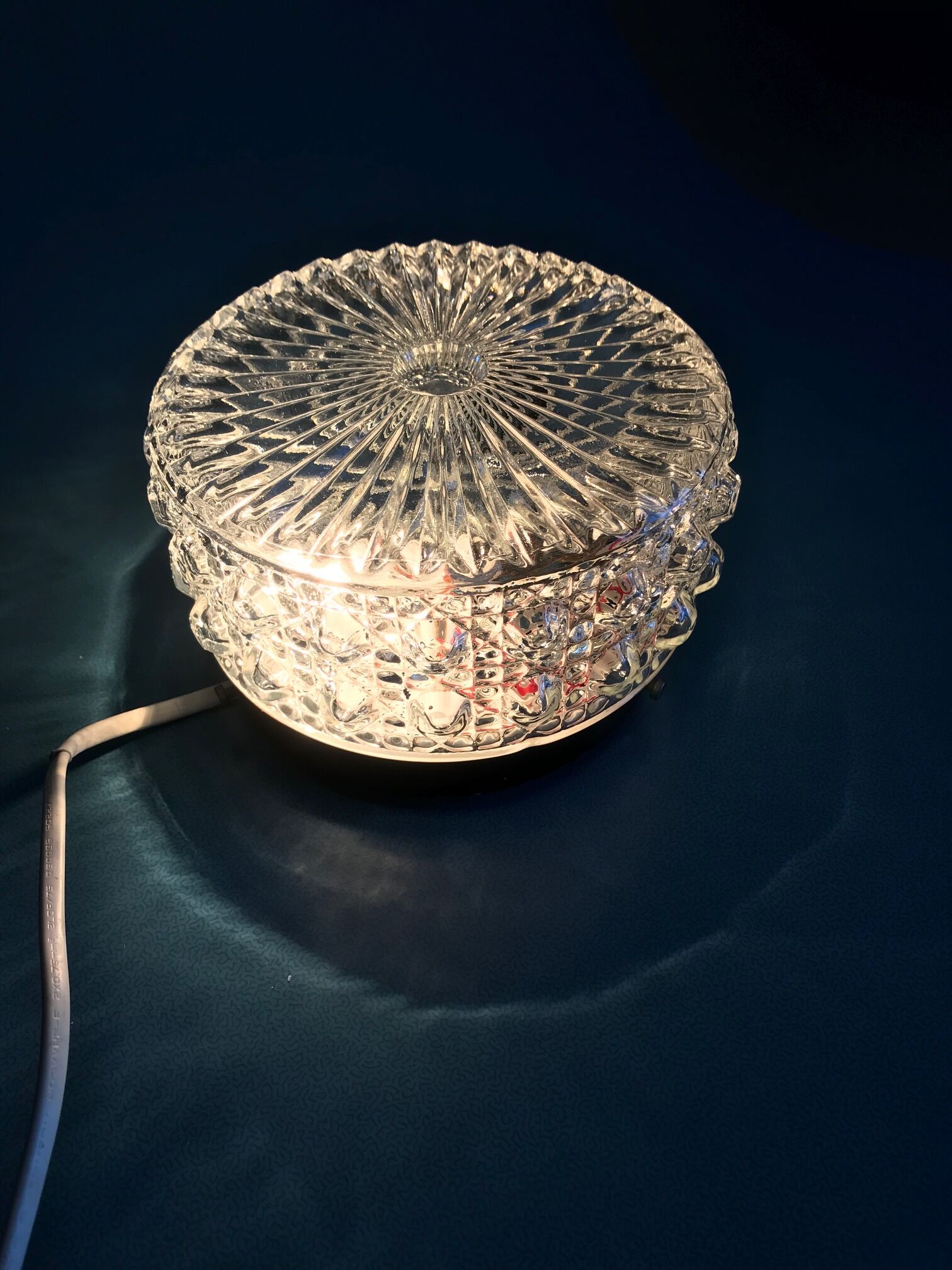 Round ceiling light in chiseled glass