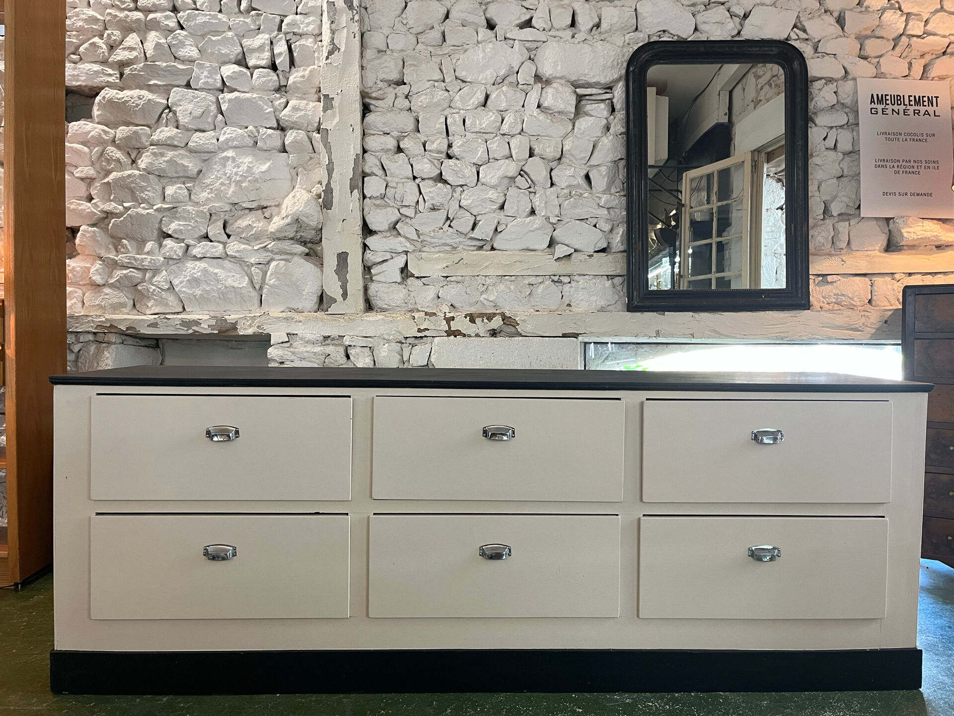 Shop counter