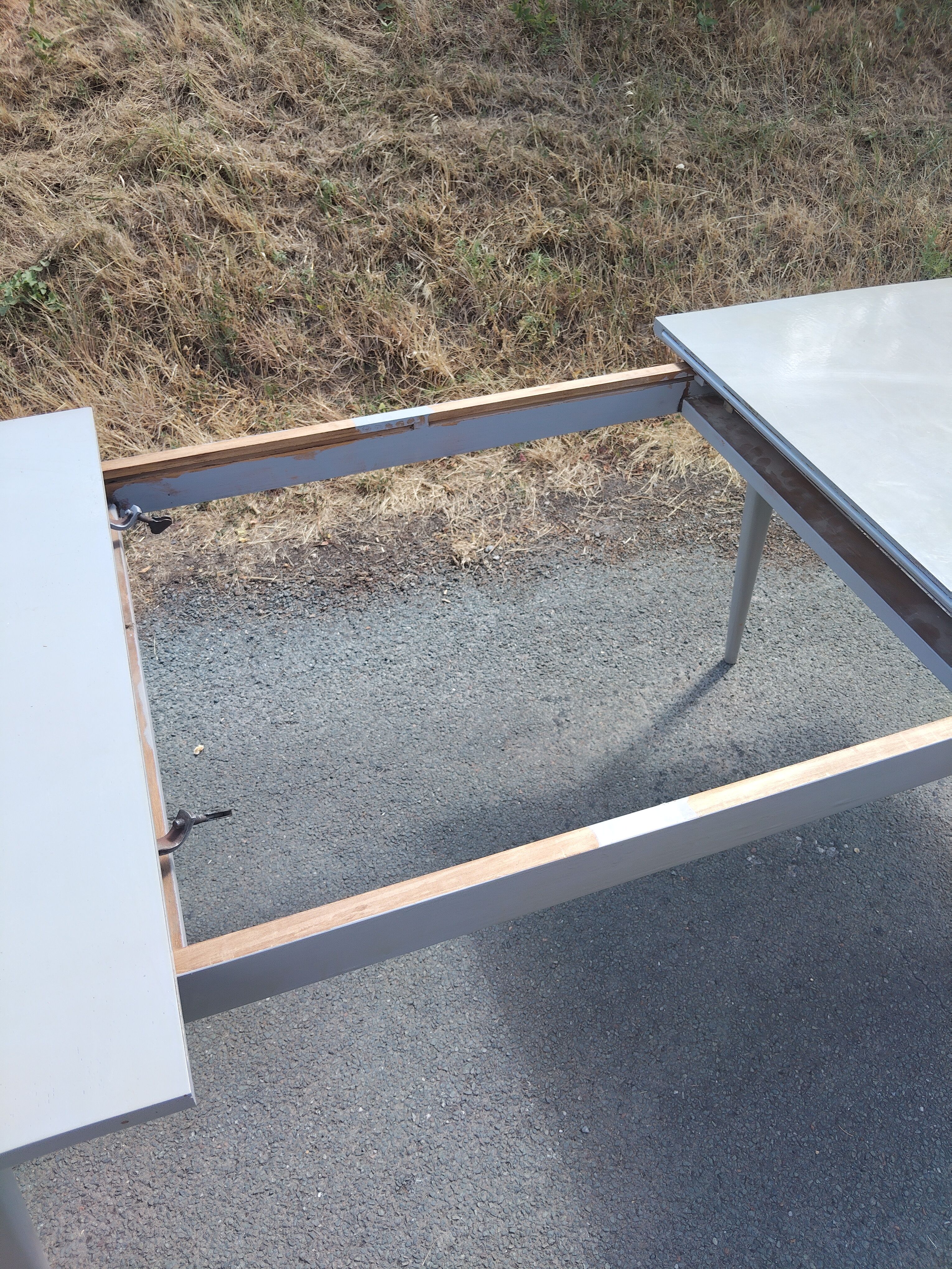 Large vintage extendable dining table – splayed legs