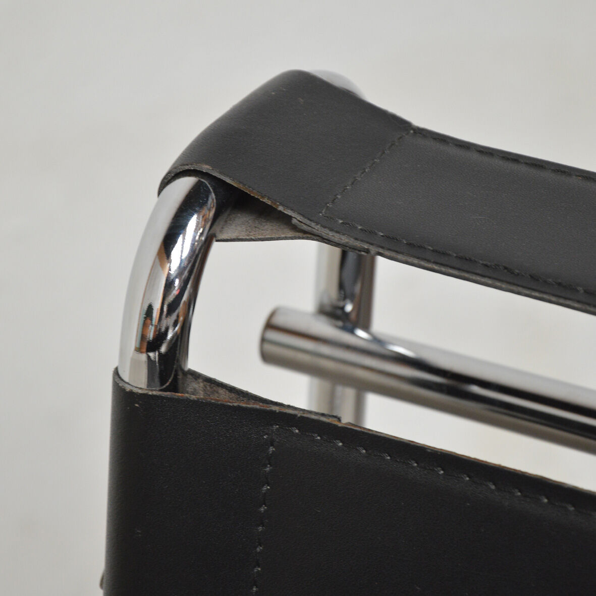 Paire de fauteuils Wassily noir par Marcel Breuer édition Habitat