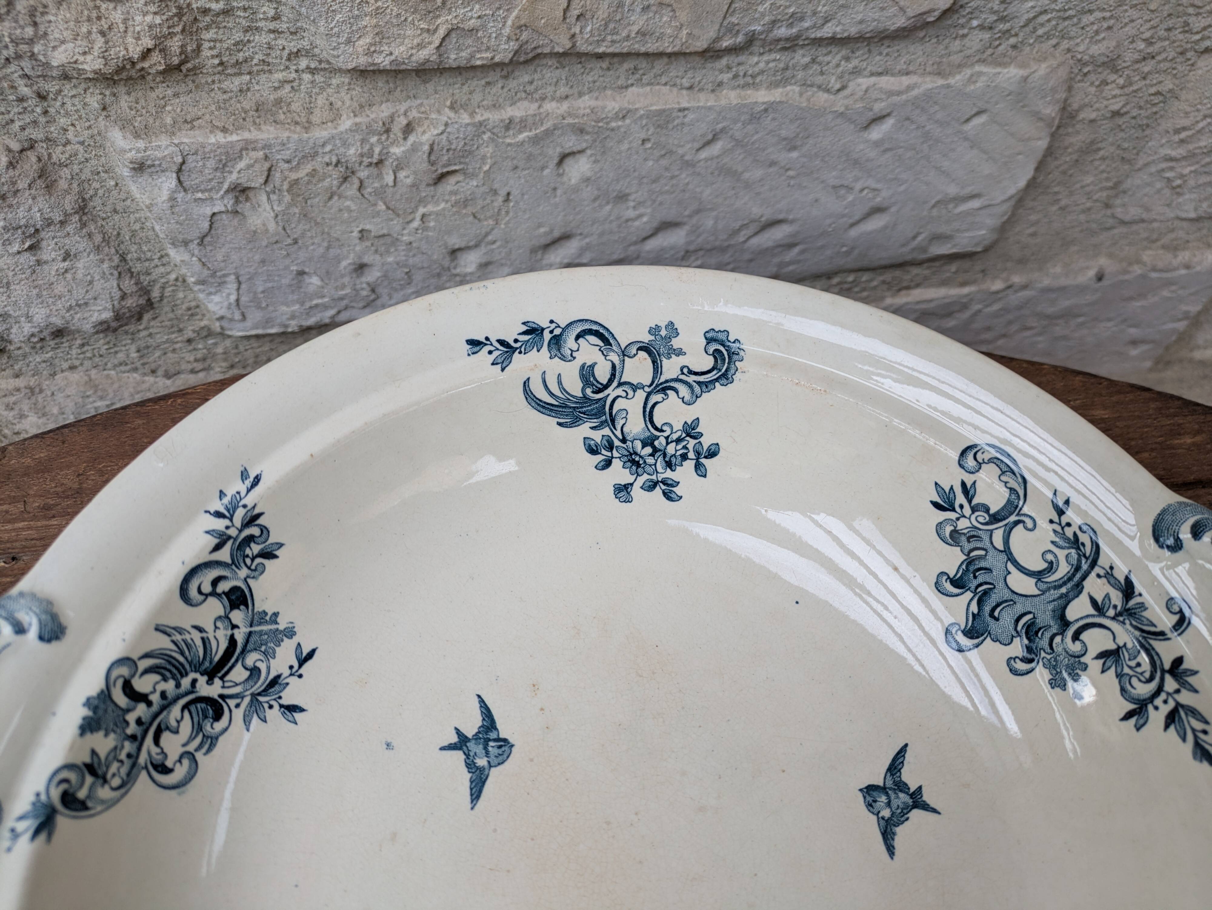 Shallow round plate Boch Frères model Regent with arabesque and foliage decoration.