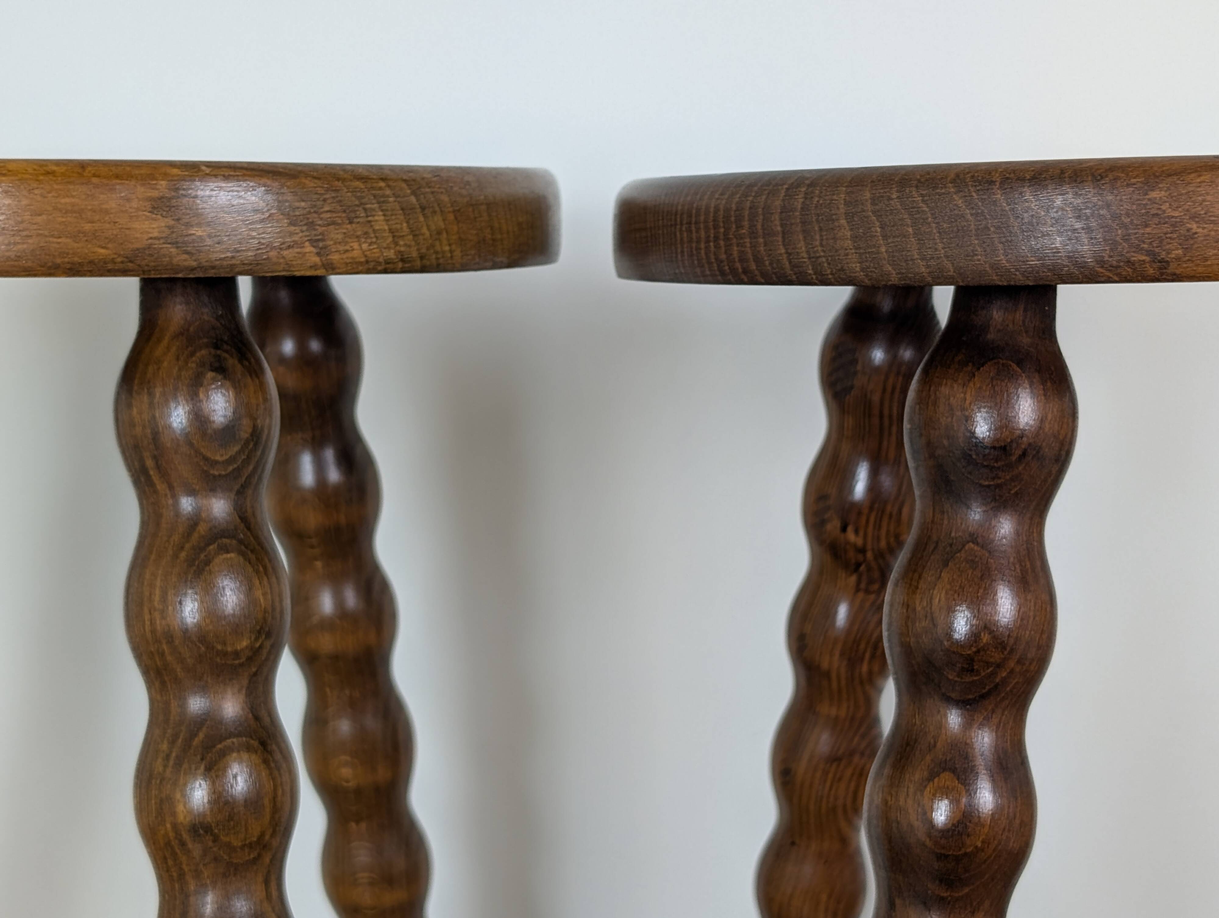 Paire tabourets tripodes