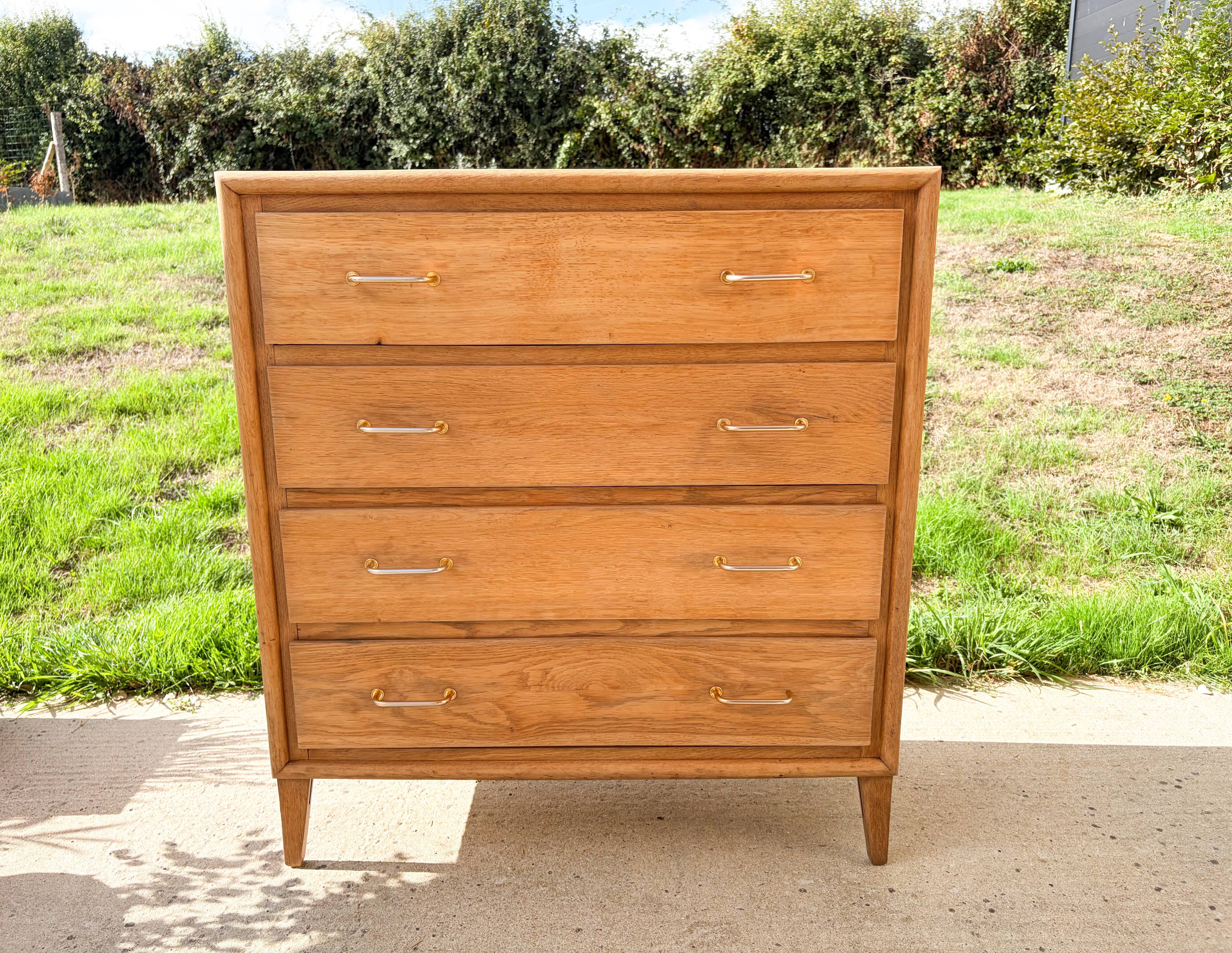 Large chest of drawers with 4 drawers from the 1950s.